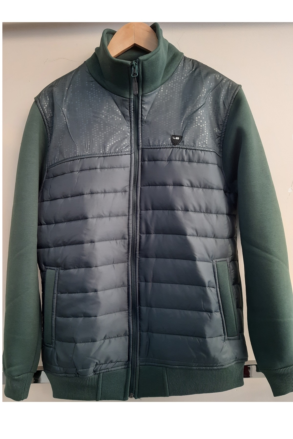 کاپشن  YLDZLUS0675