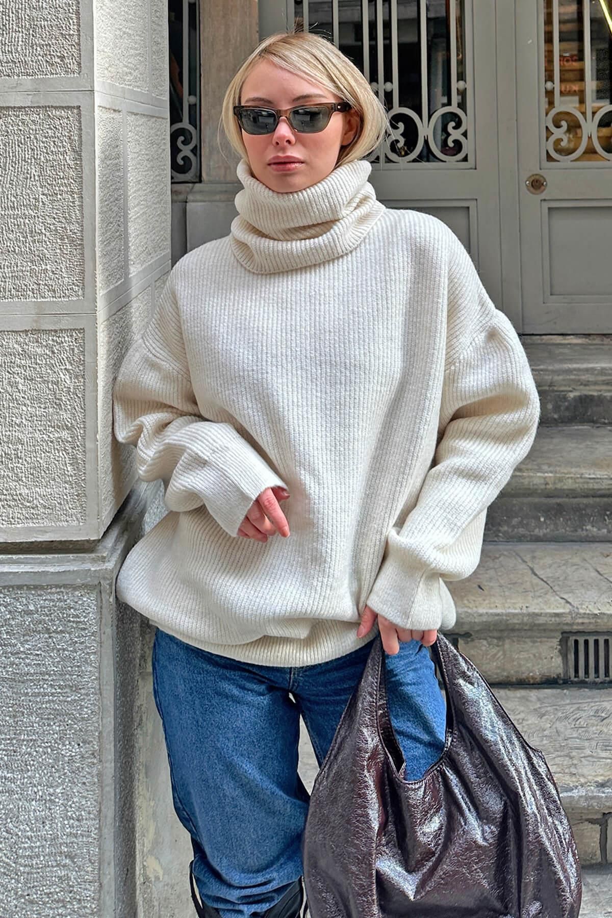 Swist-Beige Turtleneck Oversize Long Knitted Women's Knitwear Sweater 1
