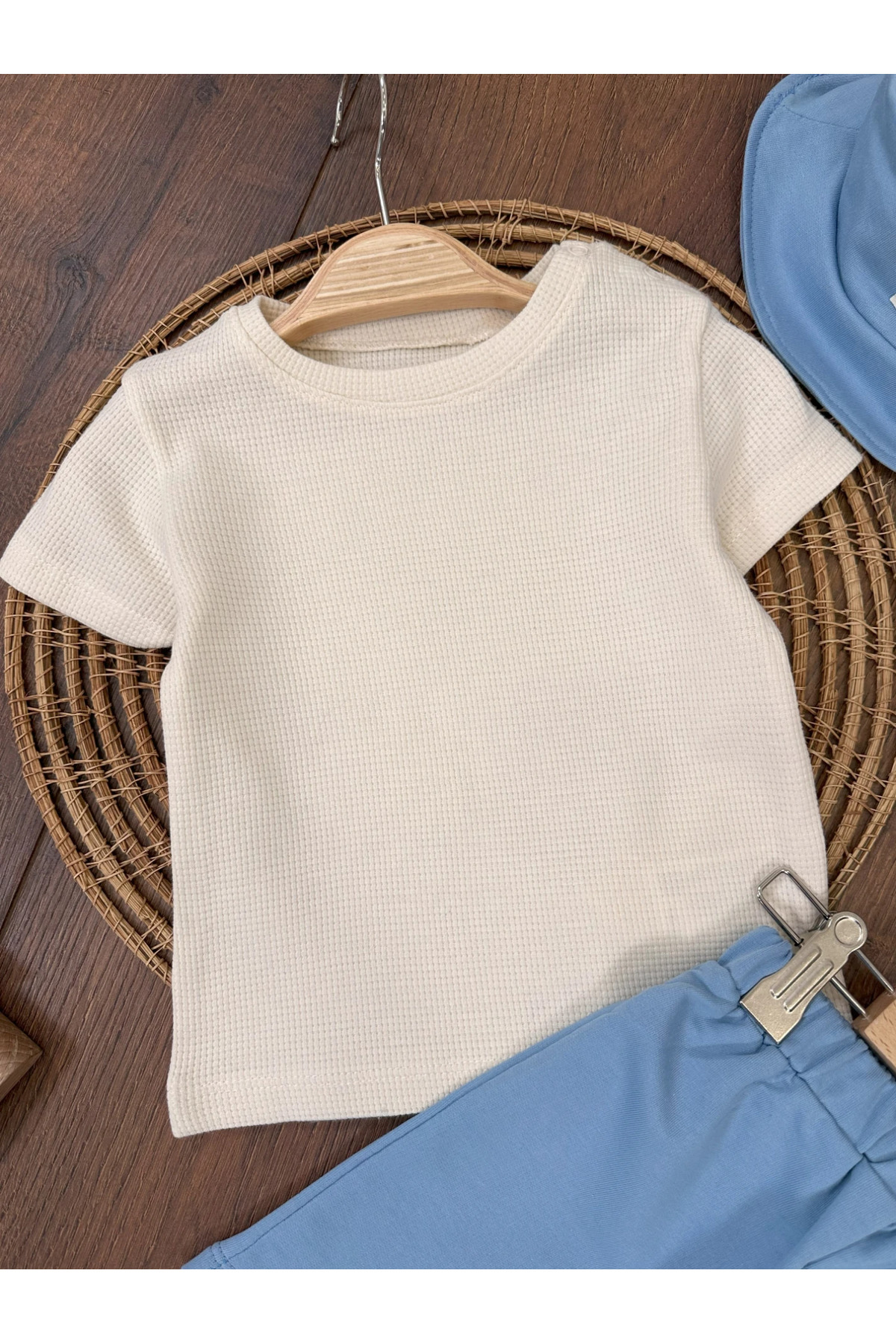 Babexi Oversize Safari Şapkalı Cep Detaylı Omuzdan Çıtçıtlı Waffle Tshirt Yazlık Erkek Bebek Takım fotoğrafı 5 (önizleme)