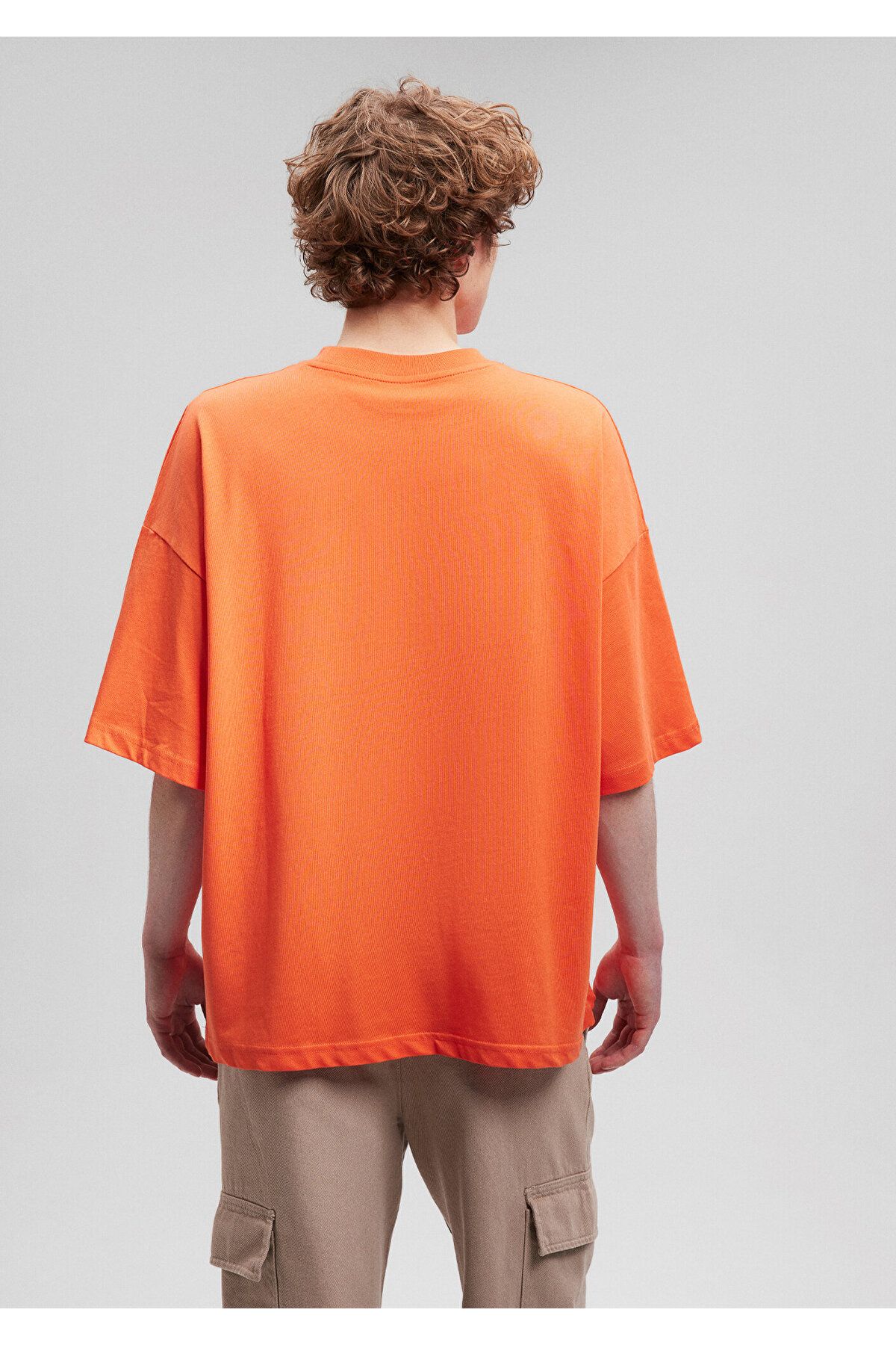 Mavi تی شرت نارنجی اساسی یقه دوچرخه بزرگ / بخش گسترده ای 06111931-70483