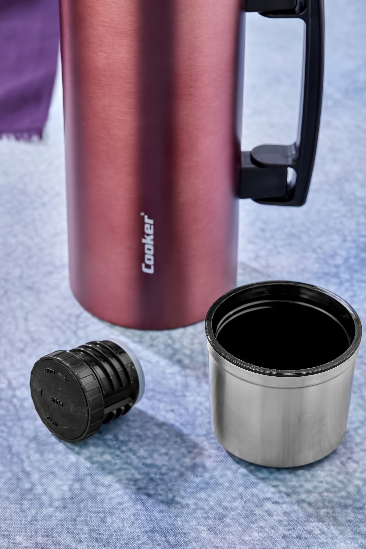 فلاسک قرمز ترموس استیل ضد زنگ با دسته 1.5 LT Cooker
