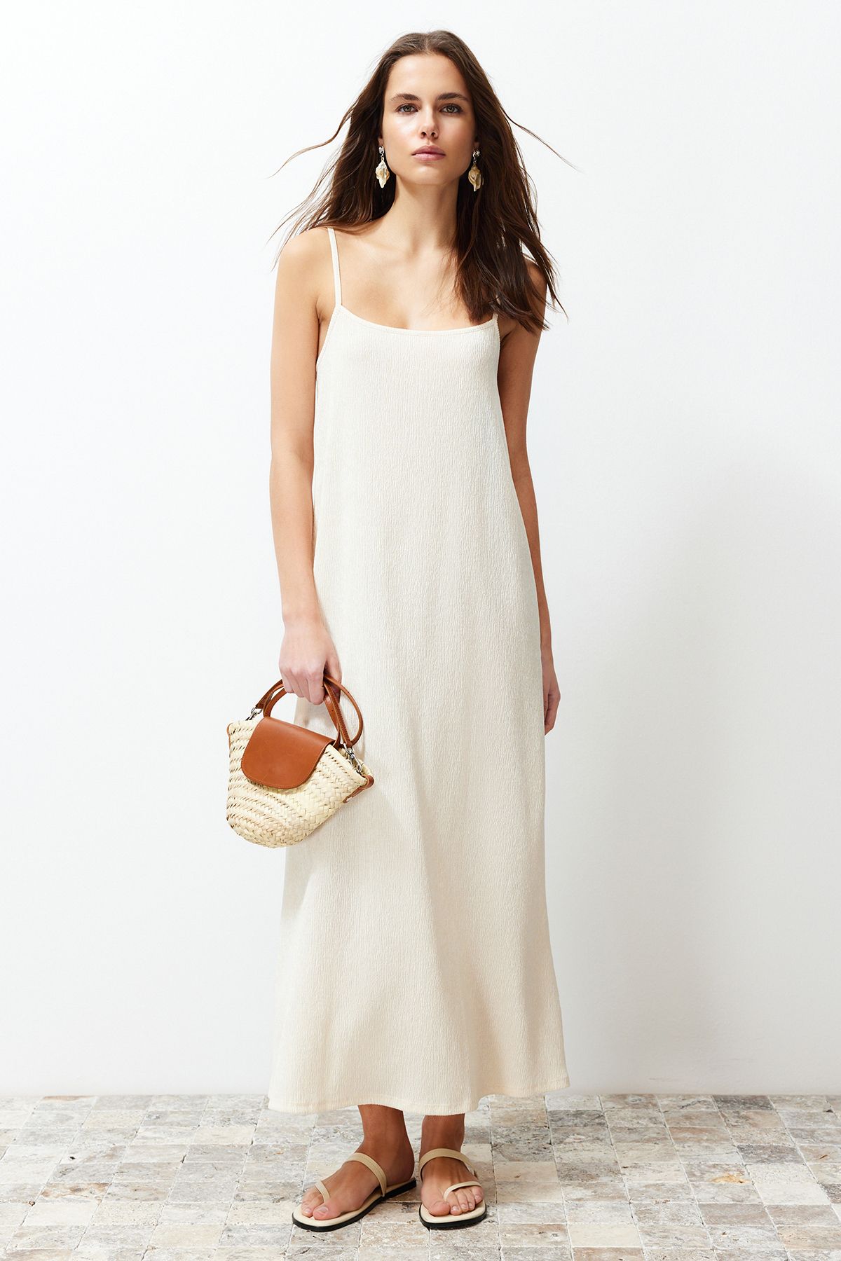 Trendyol Collection Sukienka dzianinowa Stone Plain Midi Strappy Shift/Plain Maxi TWOSS24EL00288