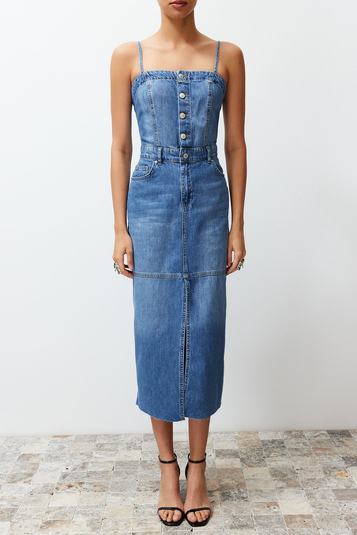 Trendyol Collection-Rochie maxi din denim cu bretele cu cusături cu fante albastre TWOSS24EL00544 4