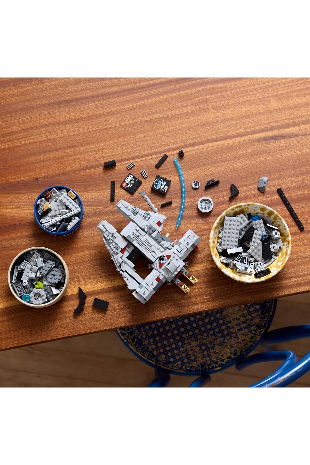 LEGO-® مجموعة Star Wars™ Millennium Falcon™ رقم 75375 9