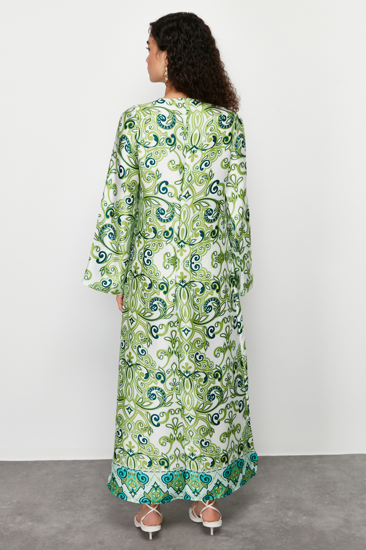 Trendyol Modest-Grünes Satin-Abendkleid mit ethnischem Muster, Jalabiya-Kleid TCTSS23DB00028 6