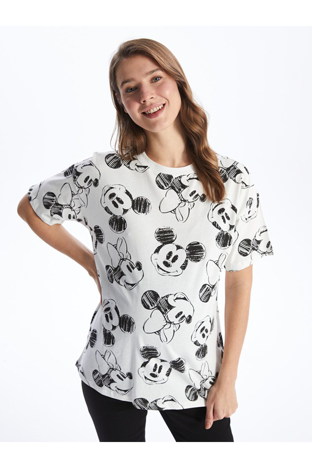 LC Waikiki-Übergroßes, kurzärmeliges Umstands-T-Shirt mit Rundhalsausschnitt und Micky-Maus-Aufdruck 2