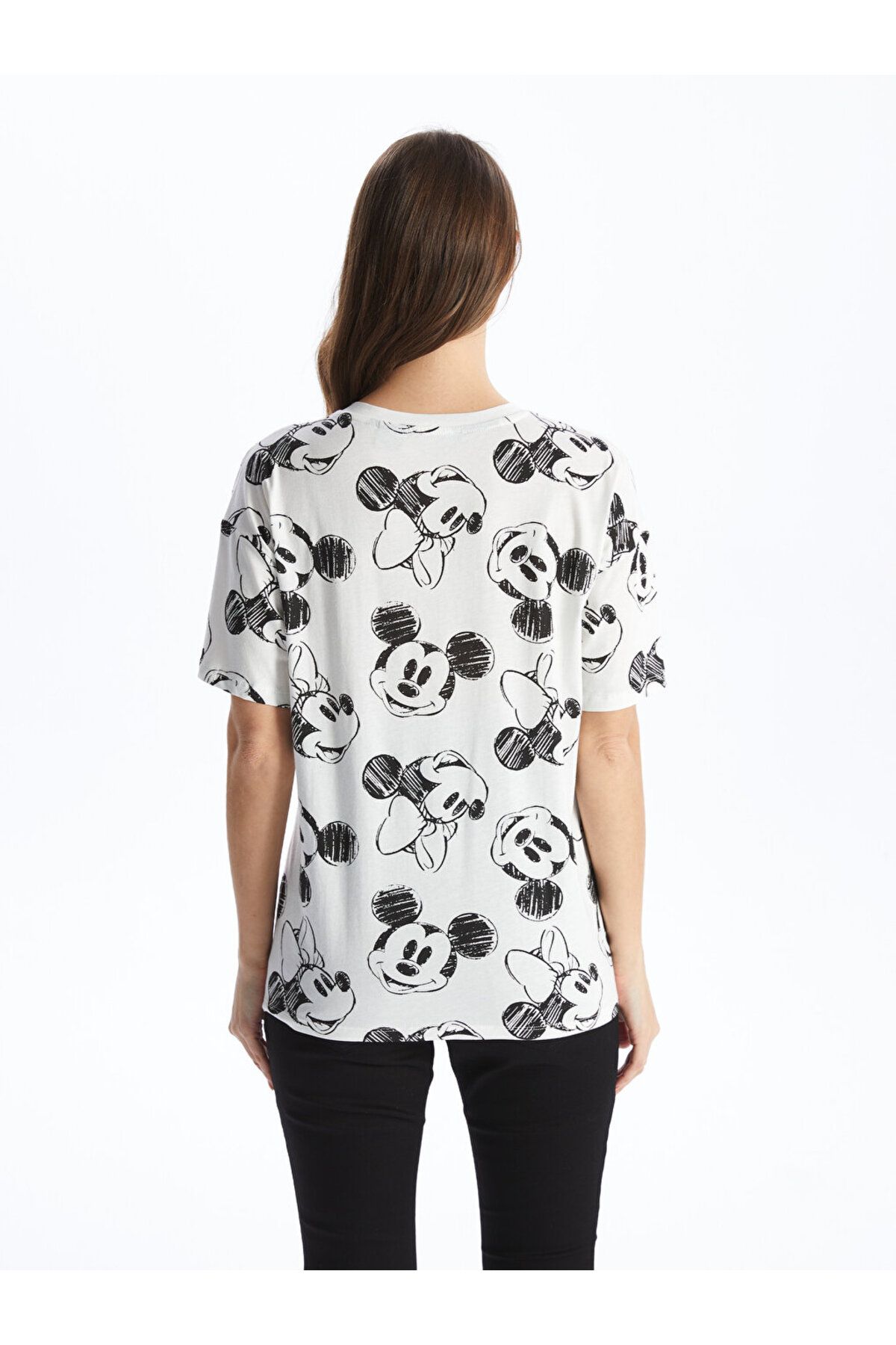 LC Waikiki-Übergroßes, kurzärmeliges Umstands-T-Shirt mit Rundhalsausschnitt und Micky-Maus-Aufdruck 5