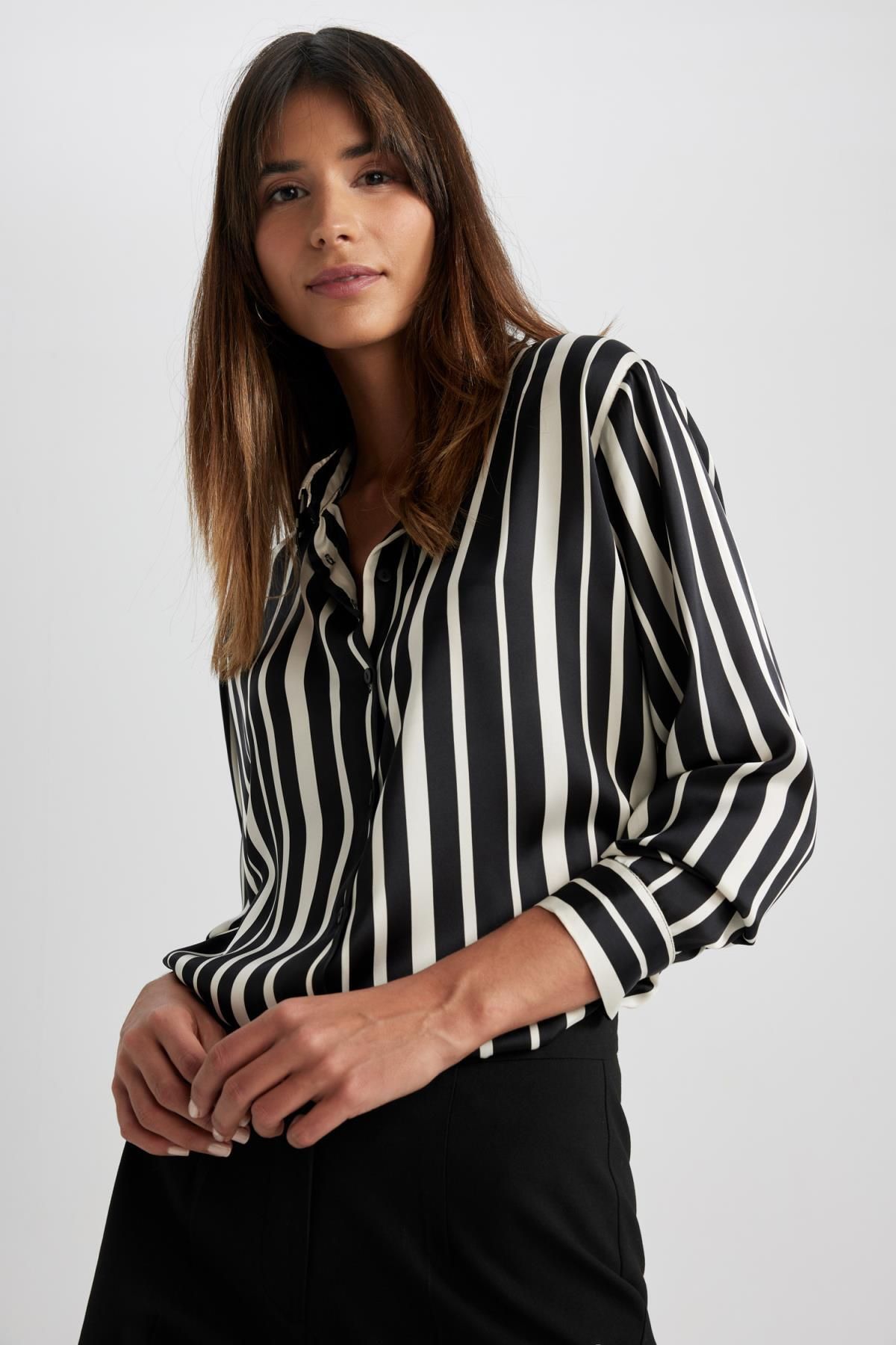 DeFacto-Gestreiftes Langarm-Satinhemd in Oversize-Passform T6892az23sp 3