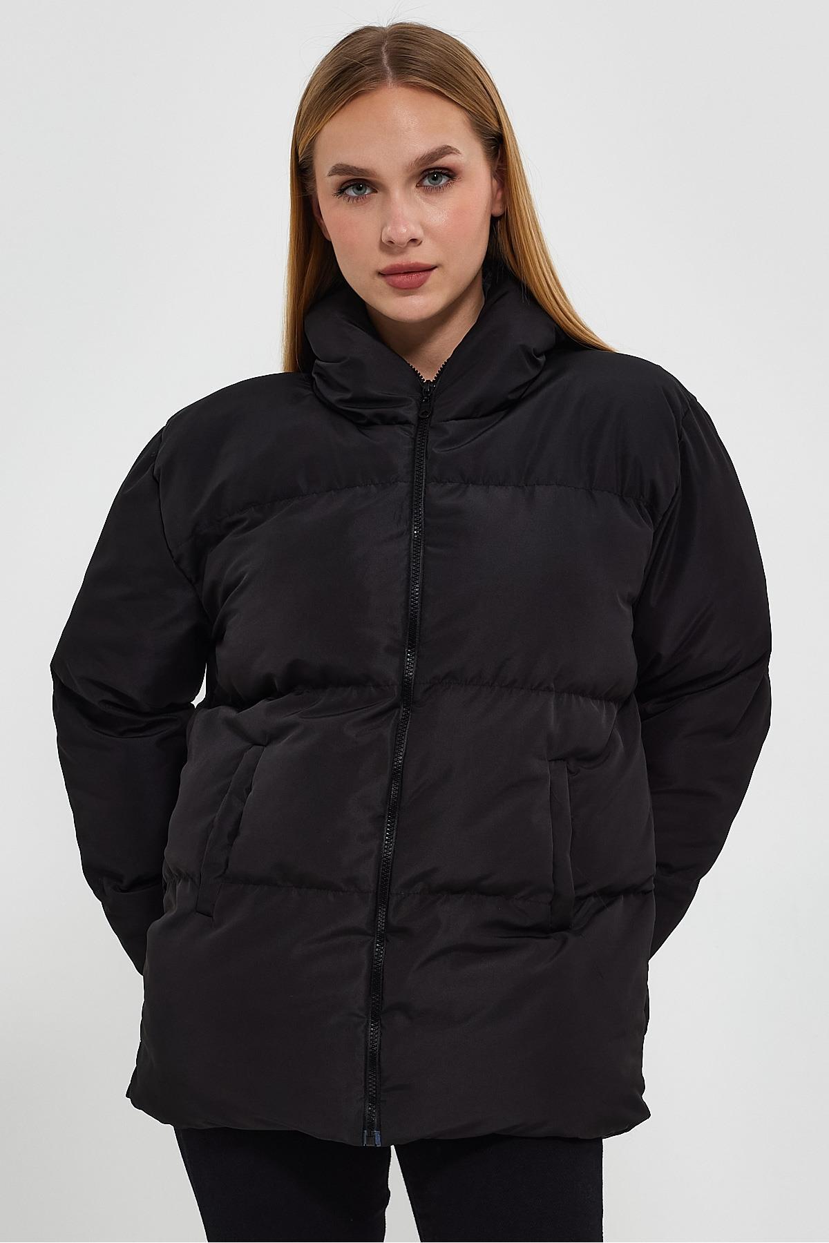 Ceylen kadın Siyah Kapüşonlu Oversize Şişme Mont görsel 6