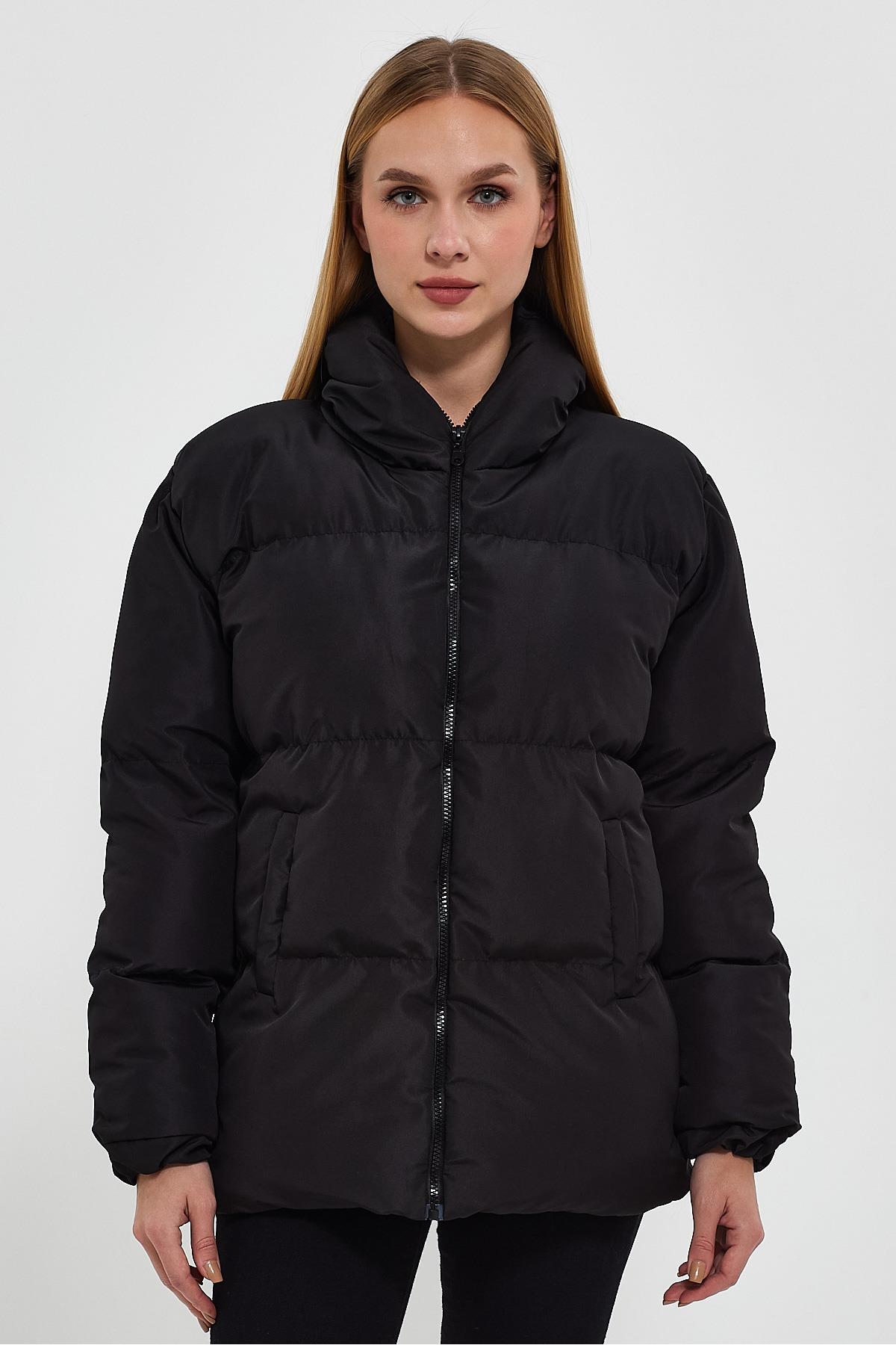 Ceylen kadın Siyah Kapüşonlu Oversize Şişme Mont görsel 3