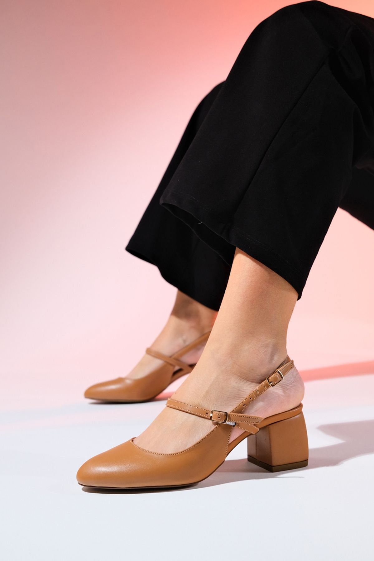کفش پاشنه کلاسیک چند رنگ زنانه پوست Medja Taba در پشت های ای ضخیم زن luvishoes