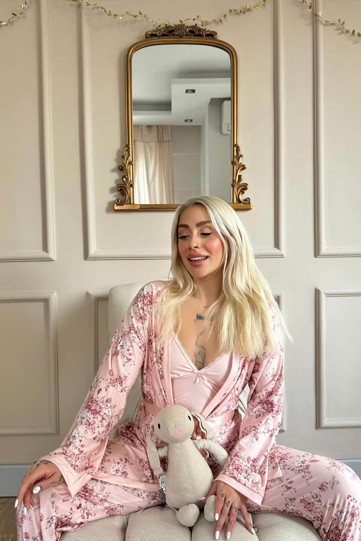 Pijamaevi Αποκλειστικό σετ γυναικείες πλεκτές πιτζάμες Pink Flore με φόρεμα