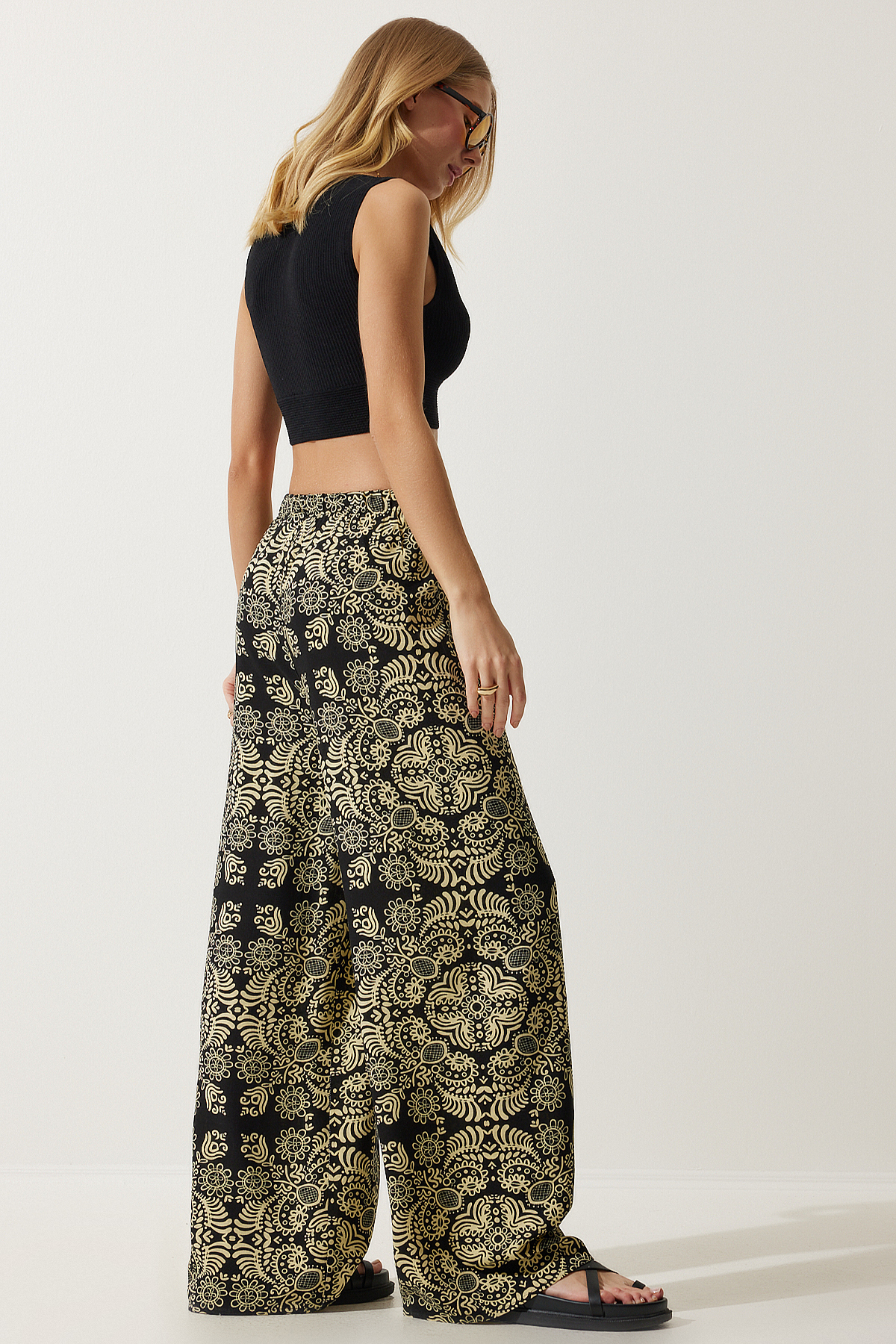 Happiness İstanbul  Kadın Siyah Bej Desenli Ham Keten Palazzo Pantolon BH00397 - Görsel 2