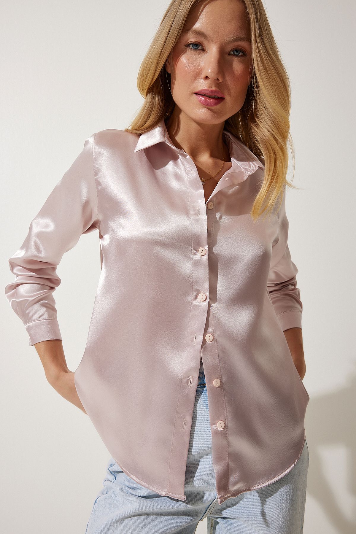 une chemise à surface satin léger poudrée dd00990
