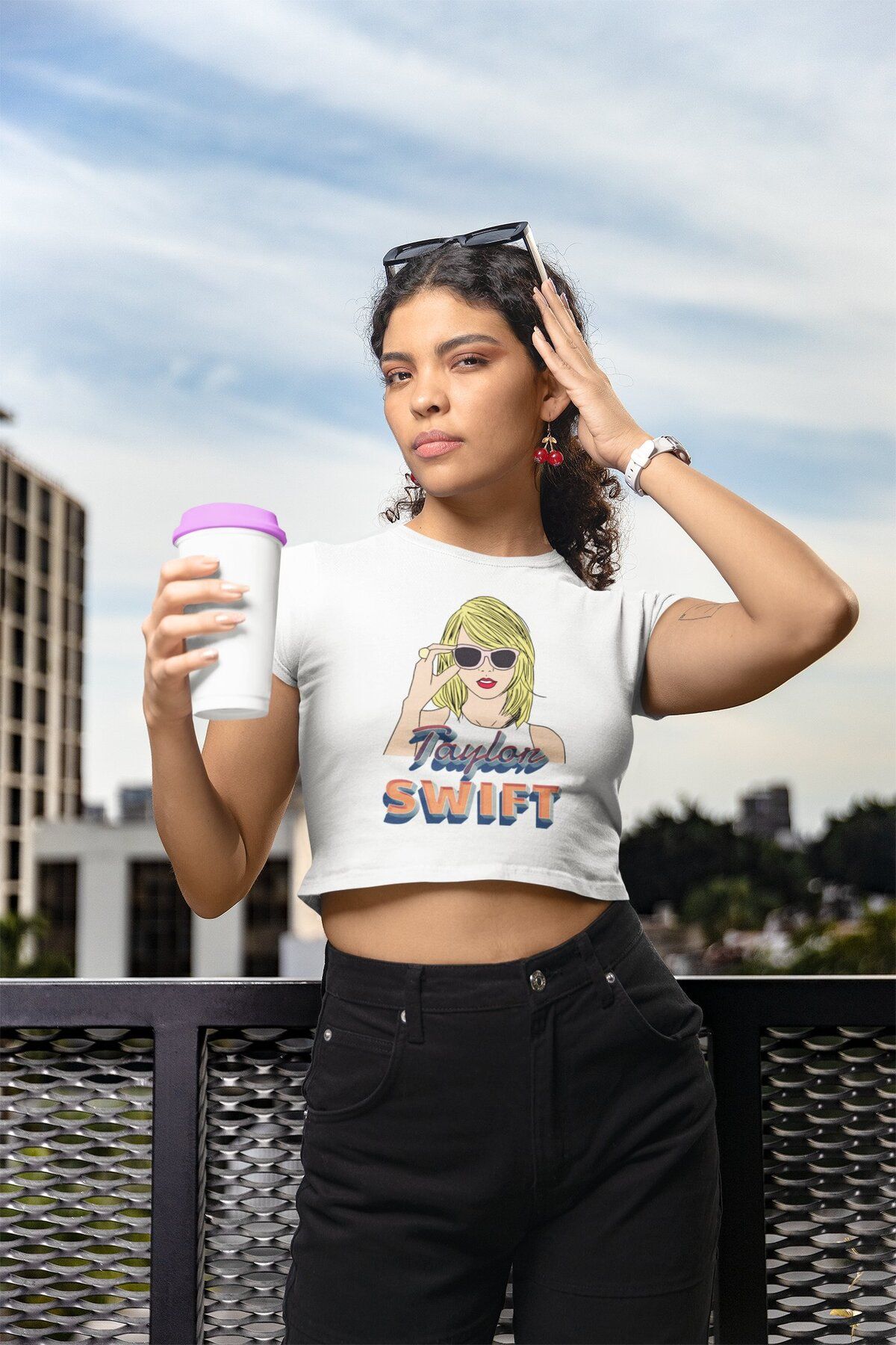 Fuddy Moda Crop Top Cu Imprimeu Taylor Swift Cu Ochelari De Soare, Crop Cu Imprimeu Taylor Swift Femeie - 2XS