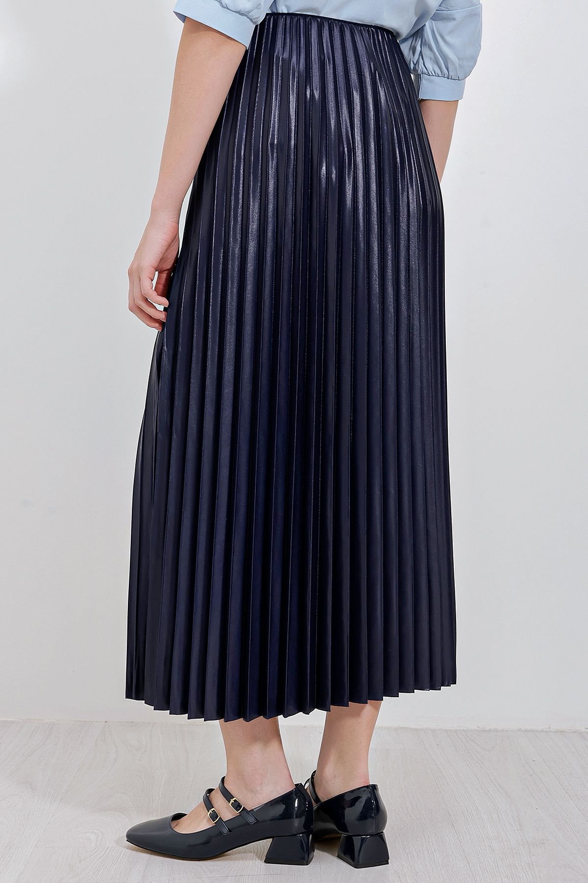Bigdart-8009 Model Navy Blue Leather Look Pleated Skirt 6