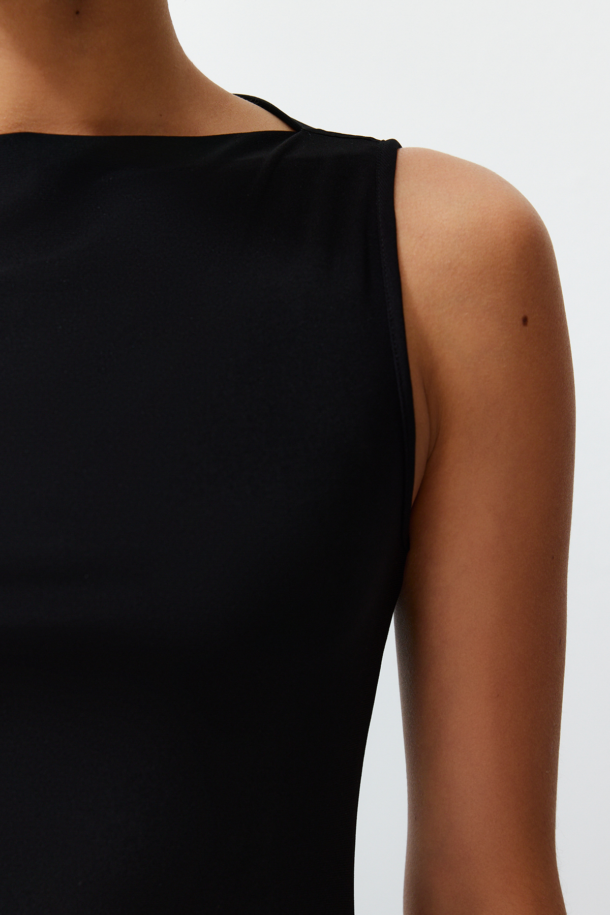 Trendyolmilla  Siyah Bodycone Sıfır Kol Yırtmaçlı Fırfır Detaylı Esnek Kalın Sandy Maxi Kalem Elbise TWOSS24EL00688 - Görsel 5