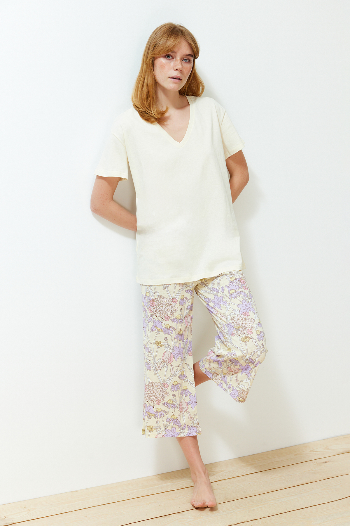 Trendyolmilla  Sarı Çiçekli Kapri Örme Pijama Takımı THMSS24PT00210 - Görsel 3