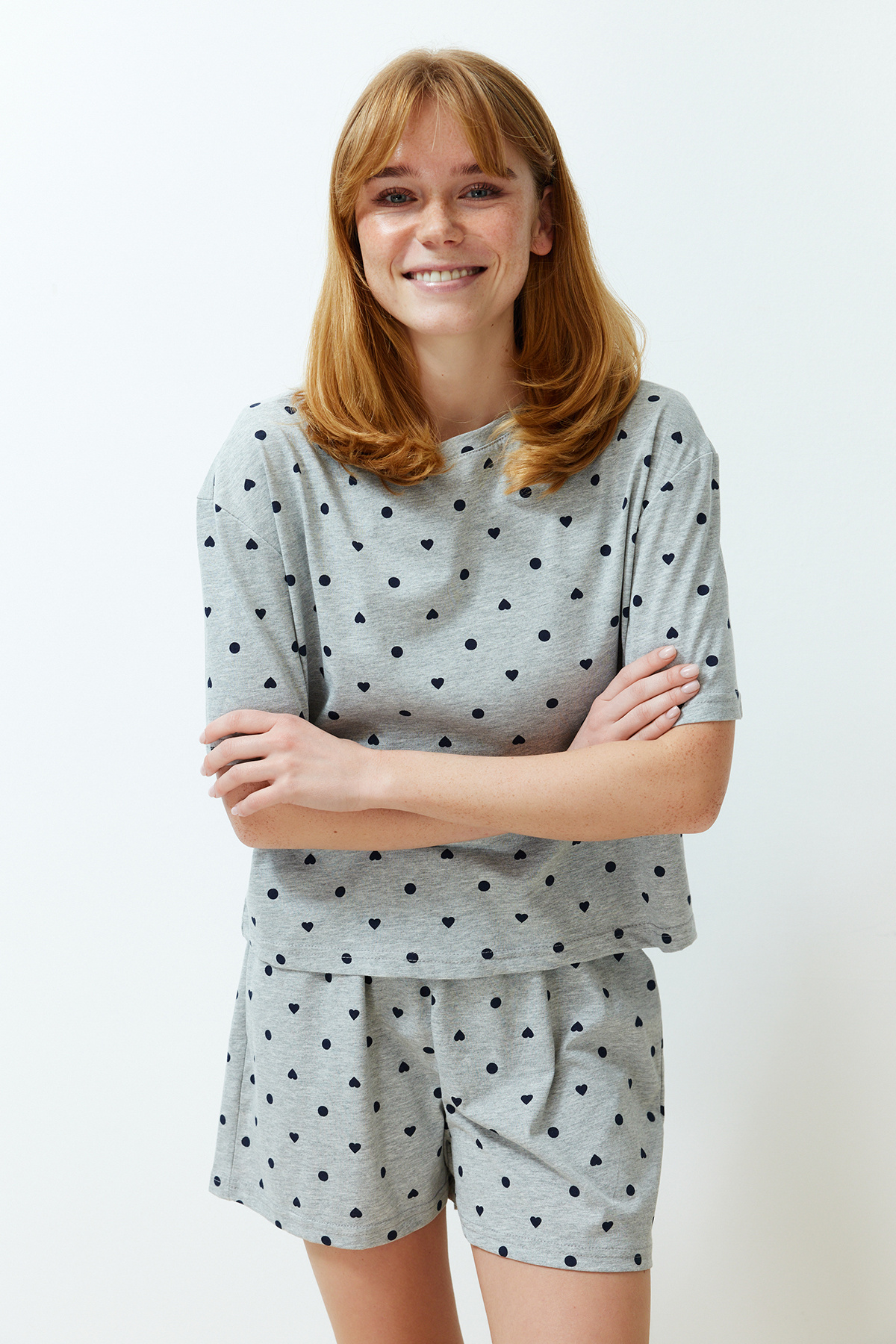 Trendyol Collection Komplet piżamowy z dzianiny w groszki i serduszka w kolorze szarym melanż, 100% bawełny THMSS21PT1485