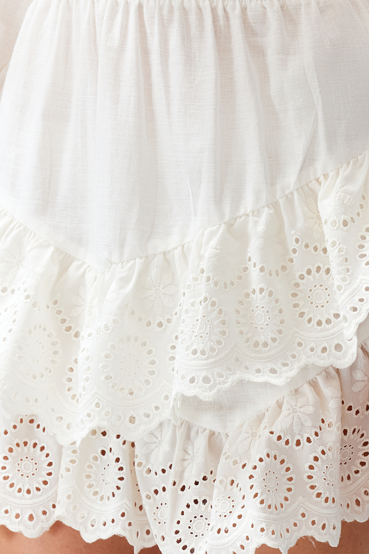 Trendyolmilla  Plaj Giyim Beyaz Dokuma Brodeli Mini Etek TBESS24ET00004 - Görsel 5