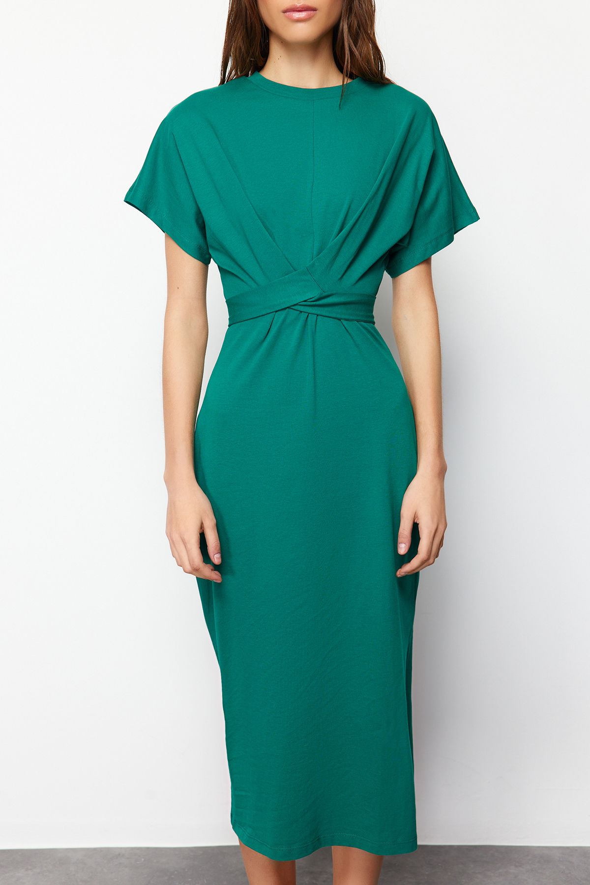 Trendyol Collection-Rochie tip creion tricotată midi, verde smarald, 100% bumbac, cu croiala în talie, cu cravată și detaliu TWOSS21EL0404 3