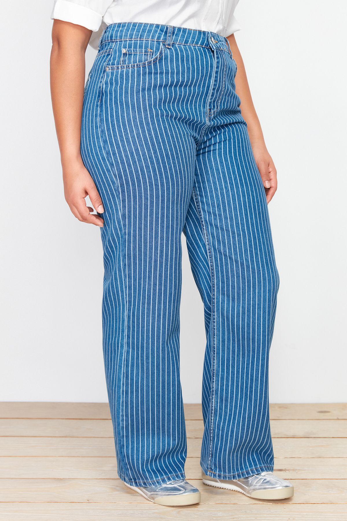 Trendyol Curve-Ciemnoniebieskie szerokie dżinsy w paski TBBSS24CJ00007 4