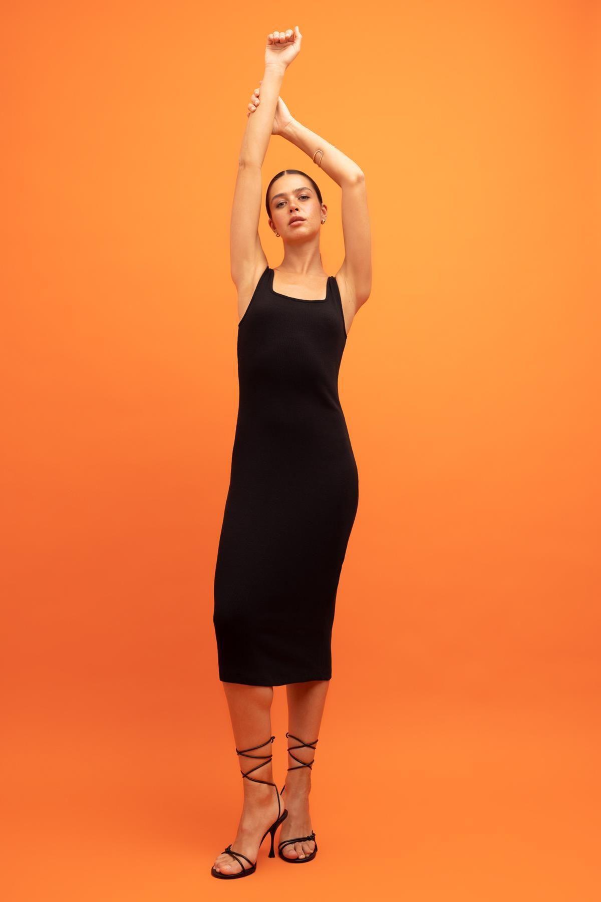 Bodycon Kare Yaka Fitilli Kaşkorse Kolsuz Midi Elbise Z7577az23sm