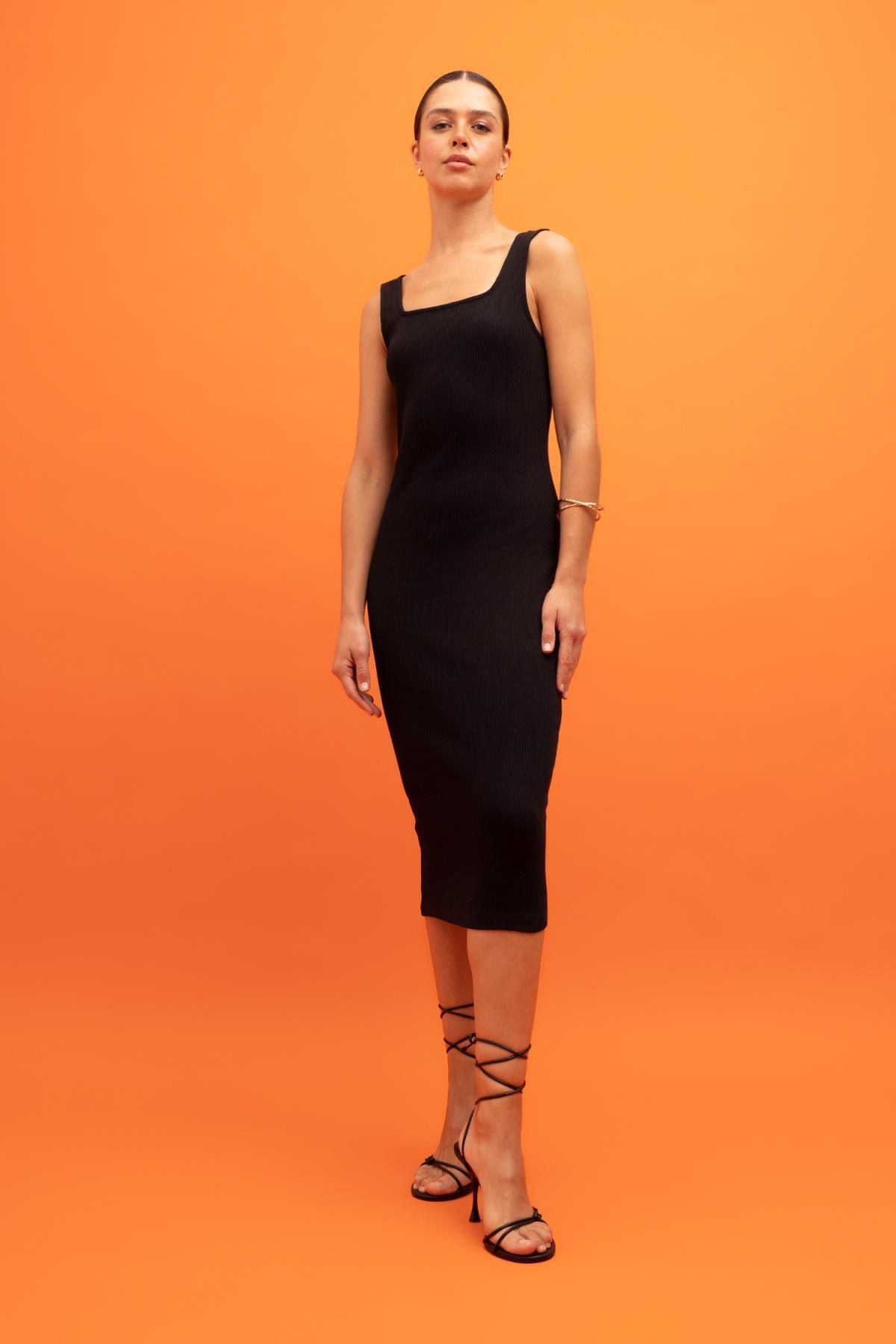 Bodycon Kare Yaka Fitilli Kaşkorse Kolsuz Midi Elbise Z7577az23sm