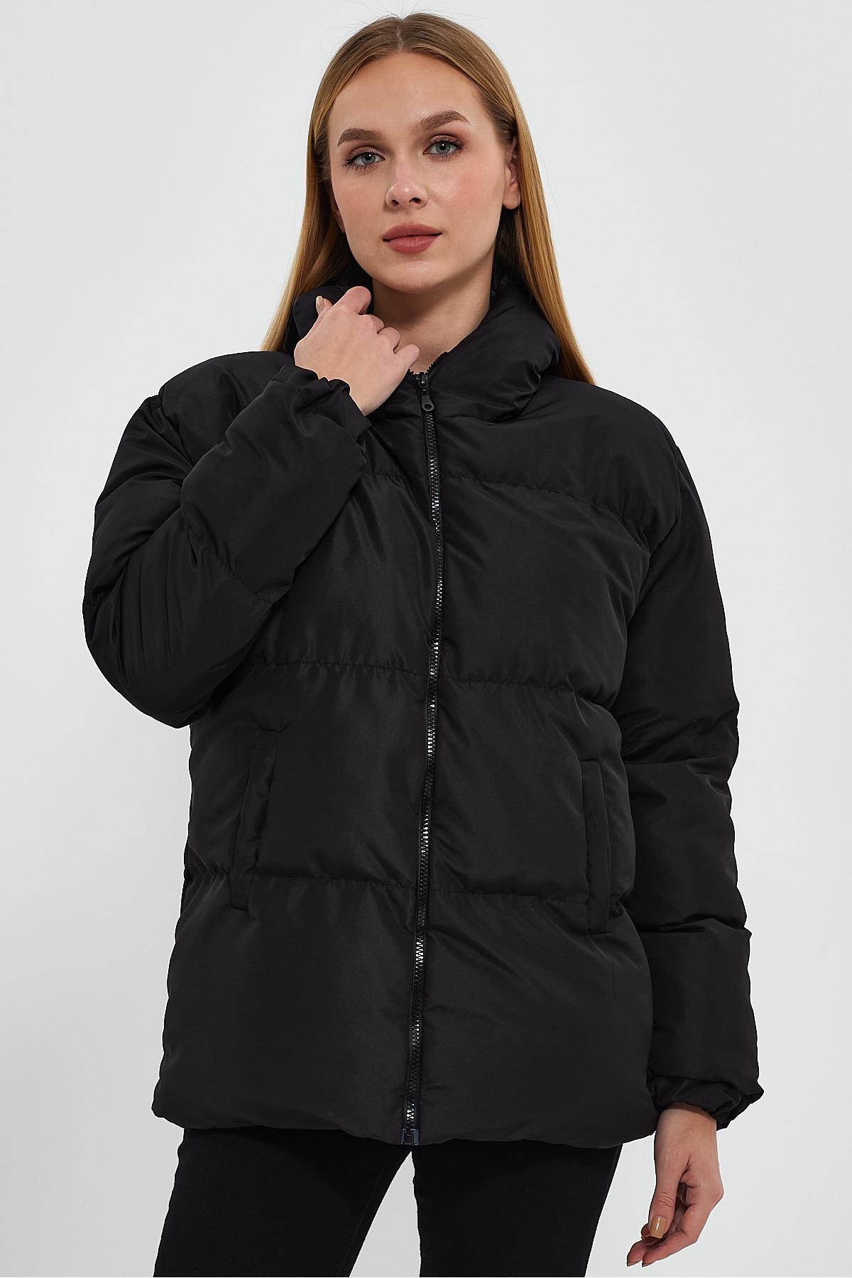 Ceylen kadın Siyah Kapüşonlu Oversize Şişme Mont görsel 7