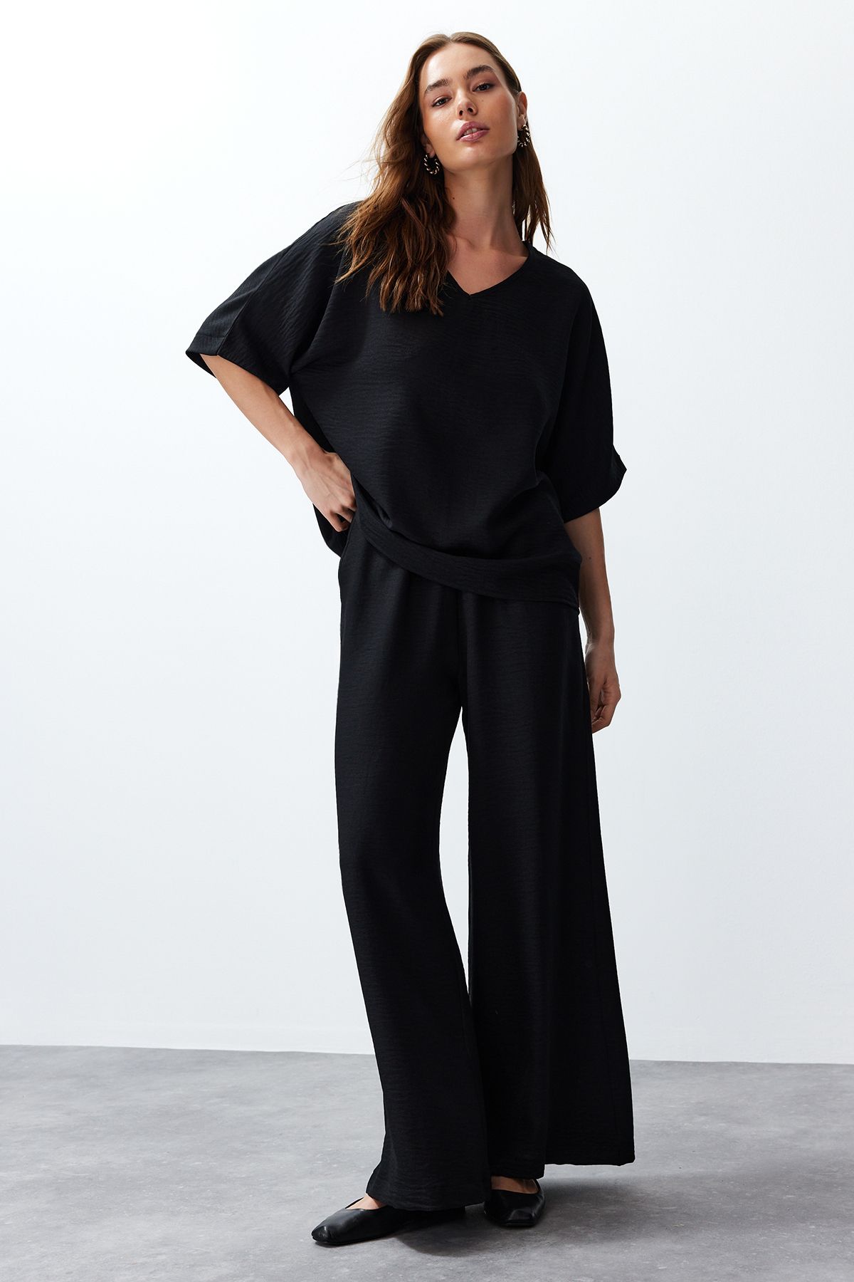 Trendyol Collection-Černá sada halenky a kalhot s výstřihem do V - TWOSS24AU00096 2