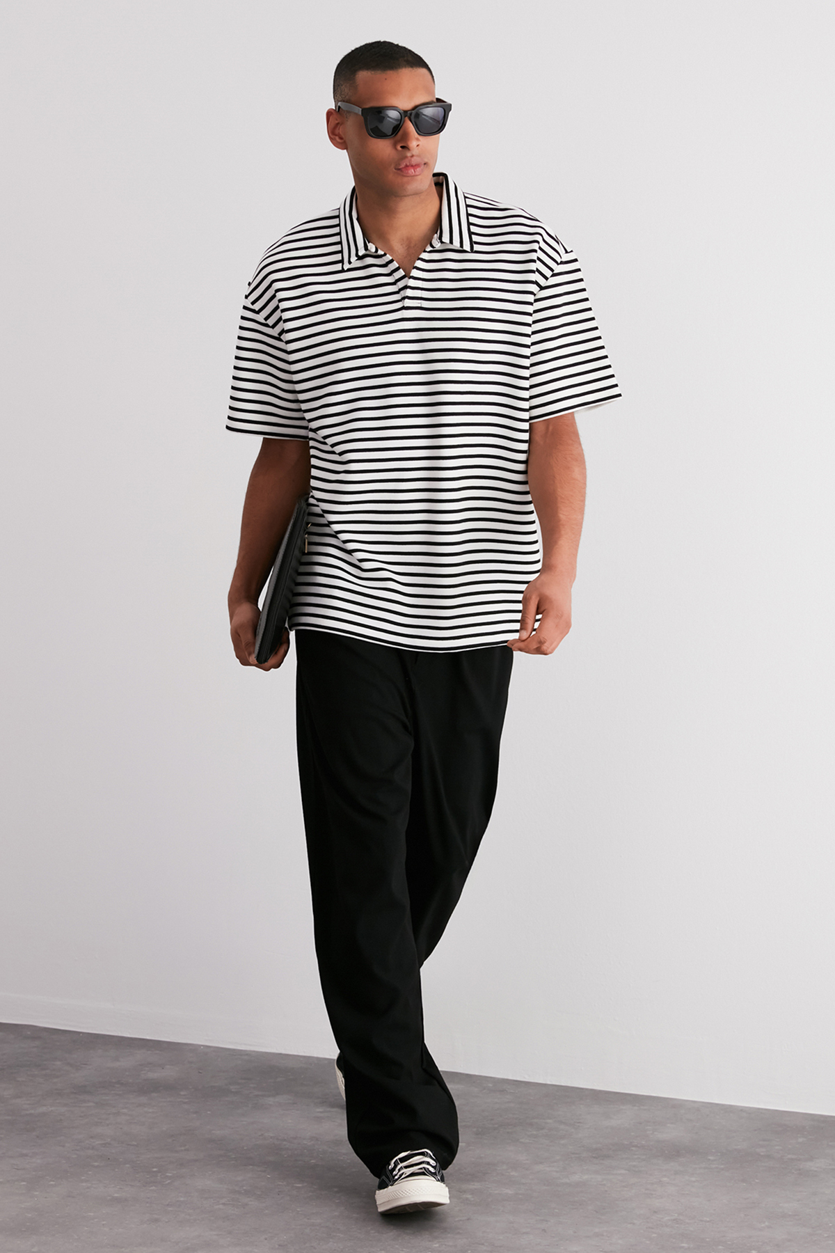 Trendyolmilla Man Ekru Oversize/Geniş Kesim Çizgili Dokulu Polo Yaka T-shirt TMNSS24PO00021