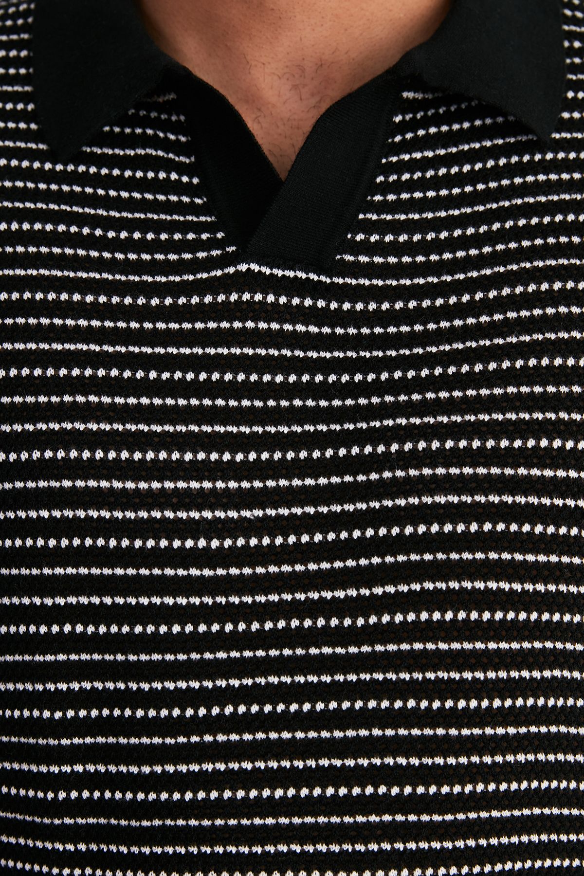 Trendyol Collection-Schwarzes Strick-T-Shirt mit Rollkragen – Kurzarm, limitierte Auflage TMNSS23PO00026 5