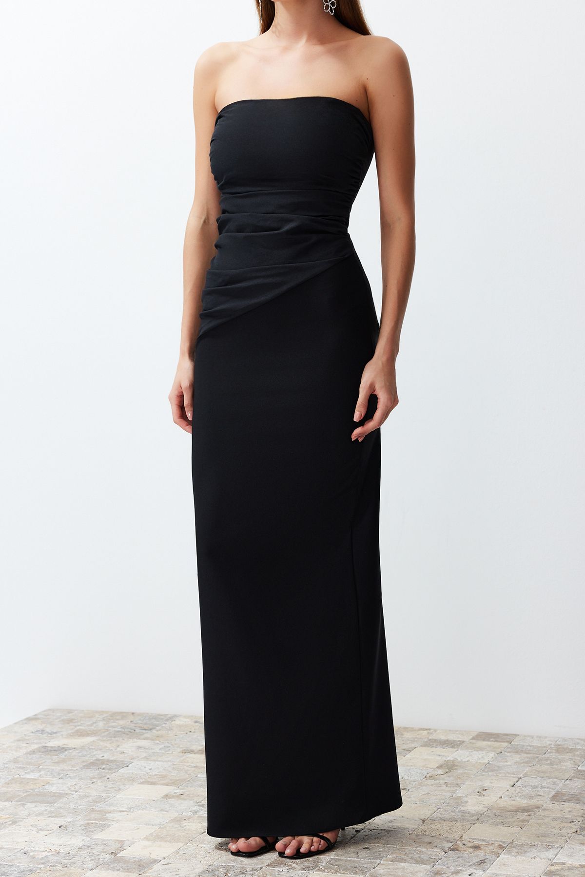 Trendyol Collection-Rochie lungă de seară țesută pe corp neagră TPRSS24AE00053 4