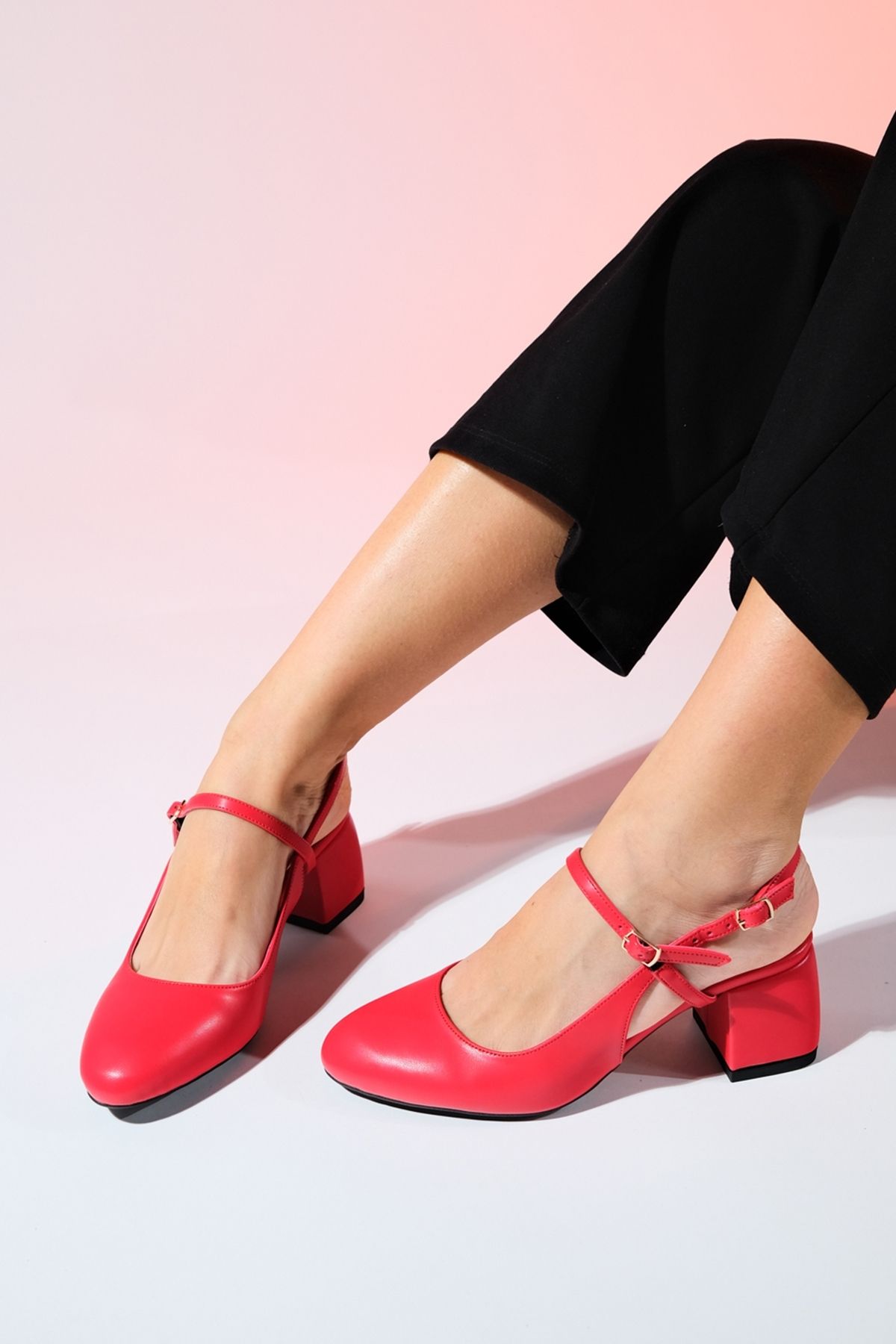 کفش پاشنه کلاسیک قرمز زنانه زن پوست Medja در پشت های ای ضخیم سبک luvishoes
