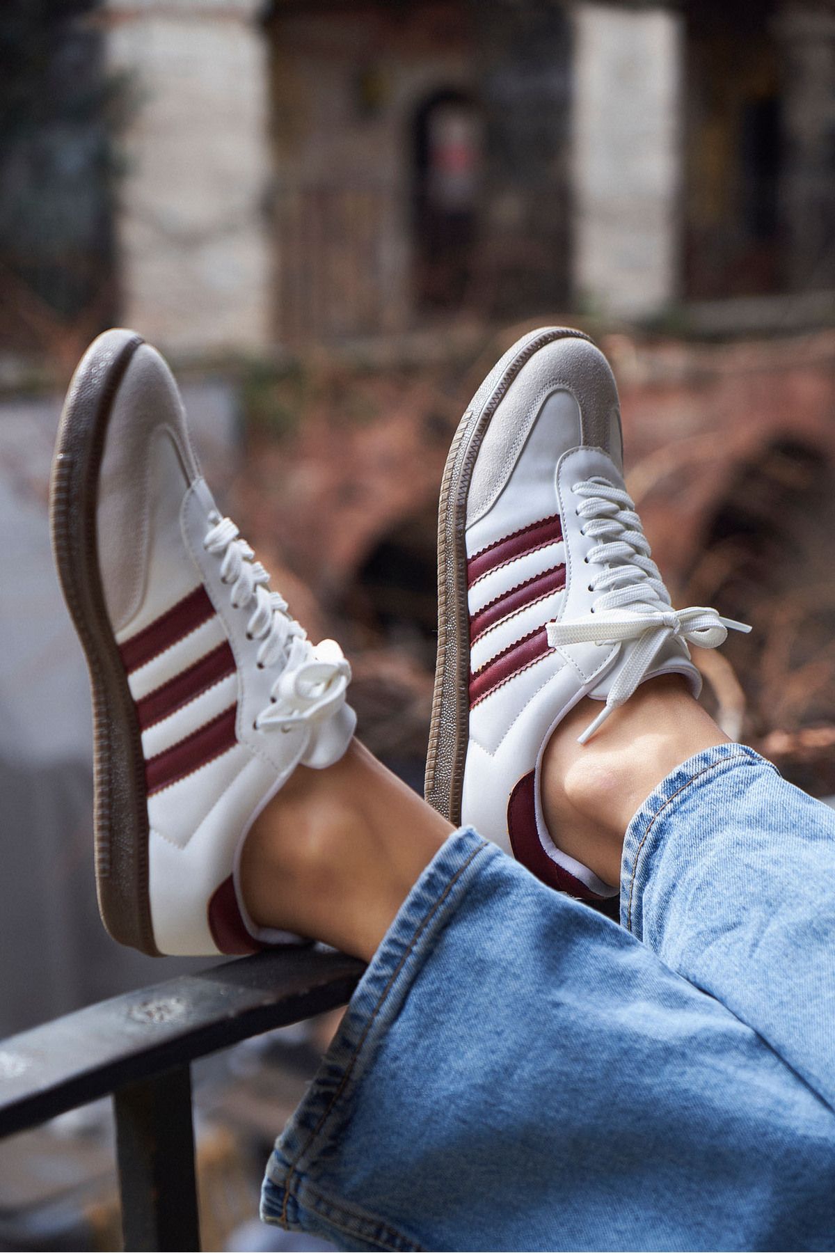 return07 white mat bordo detay une femme avec des lacets
