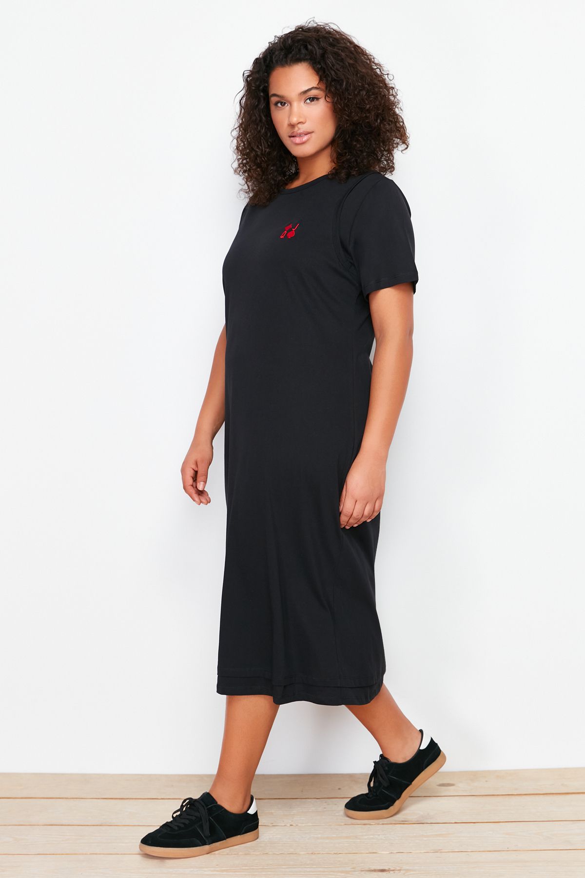 Trendyol Curve Dzianinowa Długa Czarna Haftowana Sukienka Typu T-shirt - 100% Bawełny Kobieta - 3XL