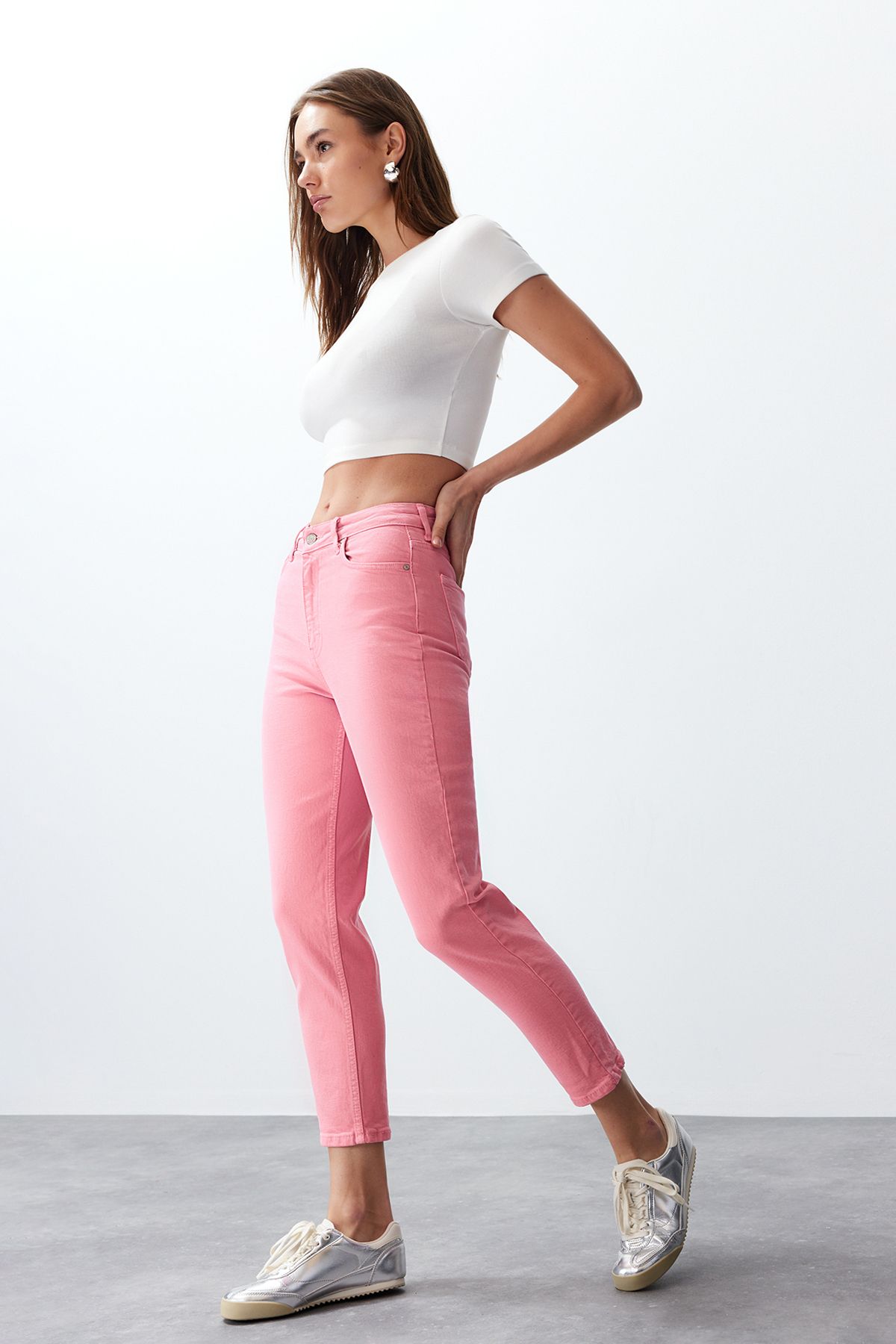 Trendyol Collection-Różowe jeansy Mom z wysokim stanem TWOSS24JE00229 2