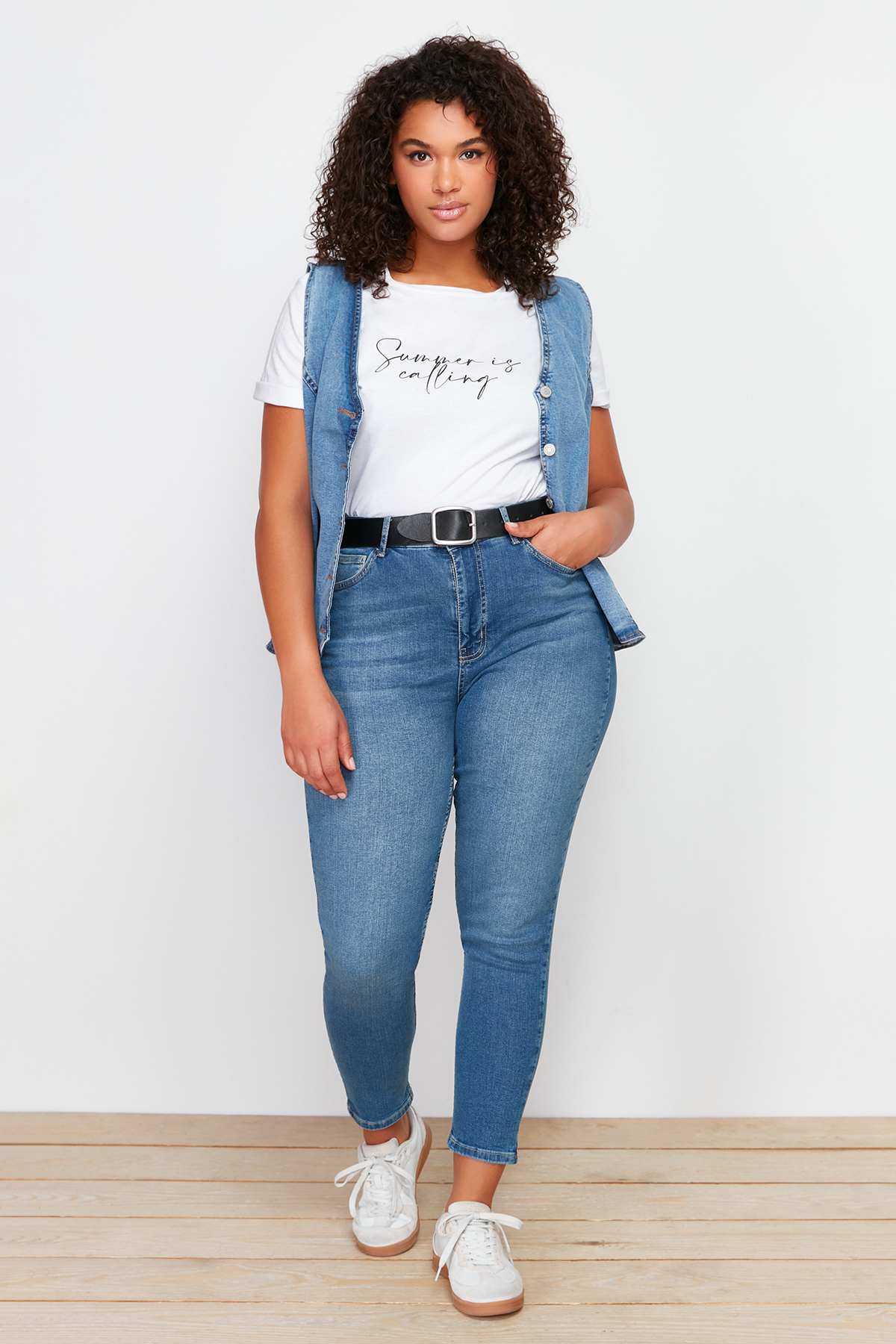 Trendyol Curve Dunkelblaue, dehnbare Skinny-Jeans mit superhoher Taille für D...
