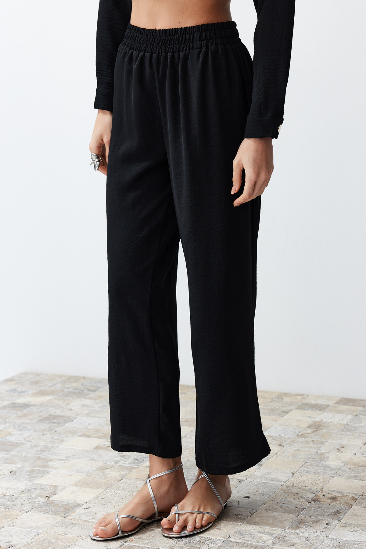 Trendyolmilla  Siyah Dokuma Düğmeli Gömlek-Pantolon Takım TWOSS24AU00108 - Görsel 5