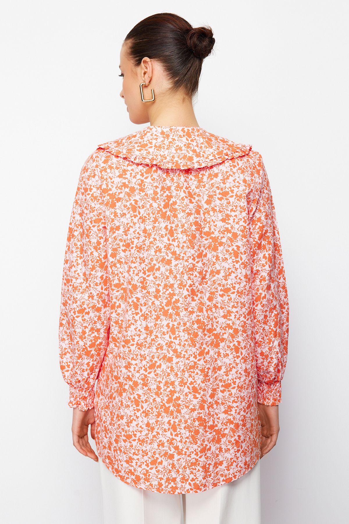 Trendyol Modest-Rotes Hemd mit gewebtem, knusprigem Blumenmuster und Babykragen TCTSS23TG00029 6