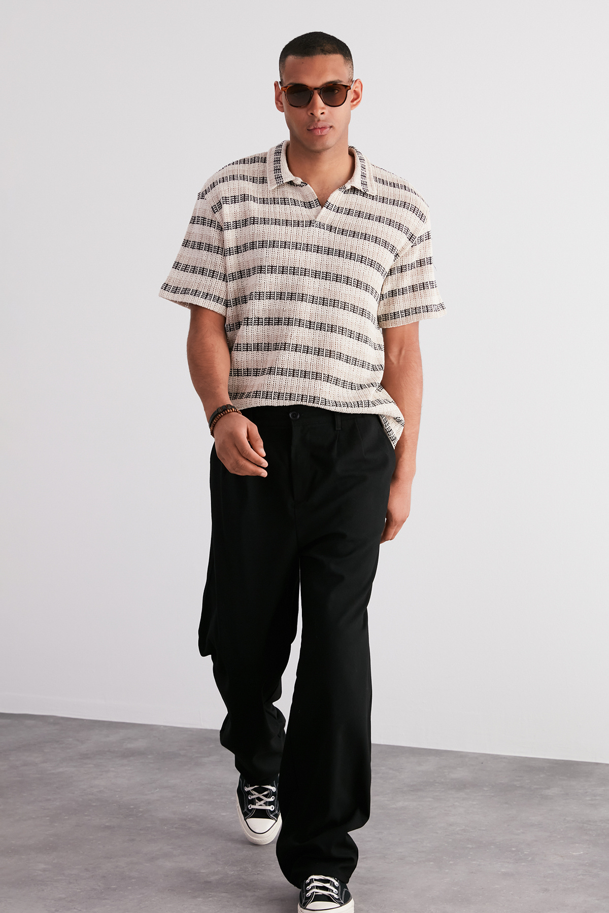 Trendyolmilla Man Ekru Oversize/Geniş Kesim Düşük Omuz Çizgili Polo Yaka T-shirt TMNSS24PO00023