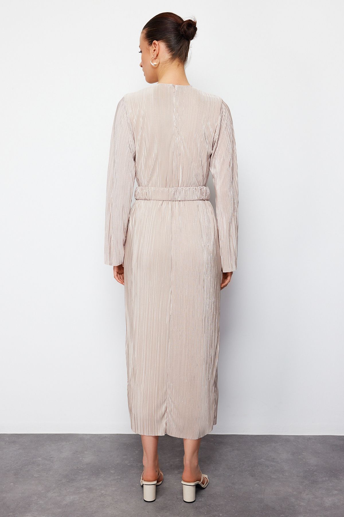 Trendyol Modest-Rochie tricotată de culoare aurie - cu centură și pliuri, TCTSS24EB00154 6