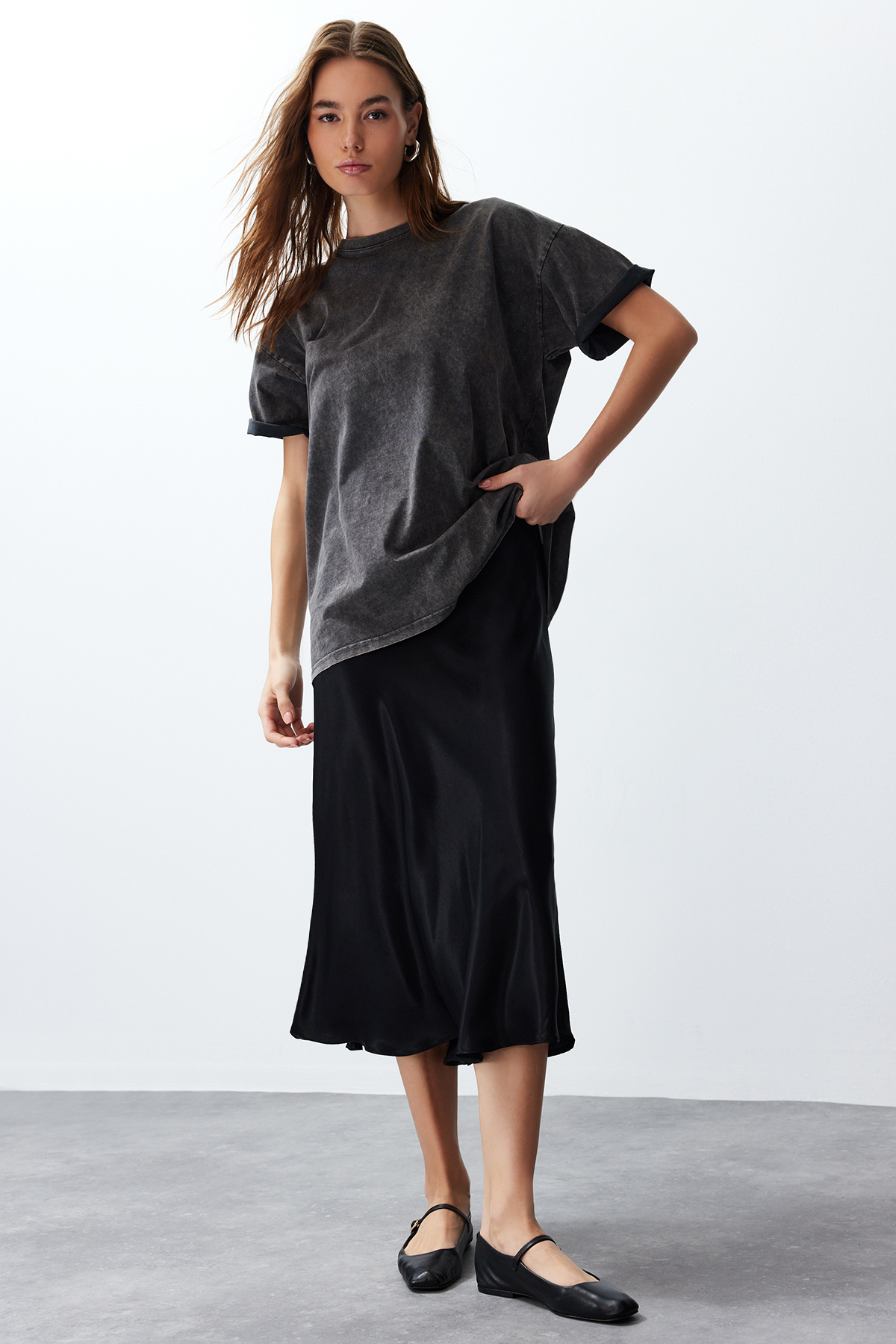 Trendyolmilla  Siyah A-line Midi Saten Etek TWOSS24ET00162 - Görsel 4