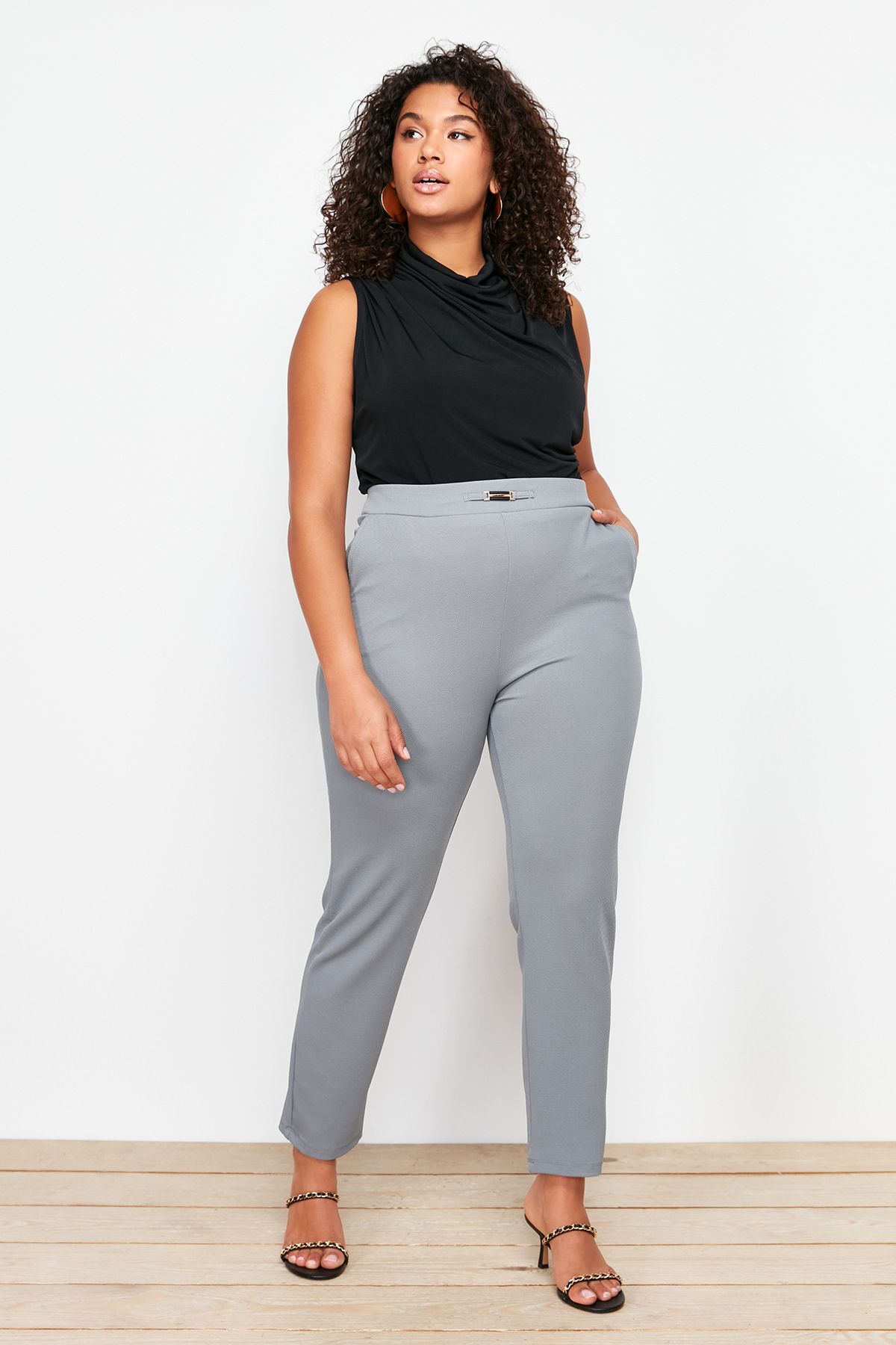 Trendyol Curve Szare Spodnie Papierosowe Ze Szczegółowymi Szczegółami, Dzianinowe Kobieta - 4XL