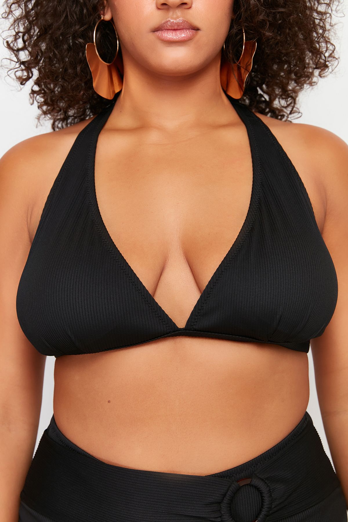 Trendyol Curve-Black Deep V Halter Detail Bikini Top Tbbss24Ct00003 4