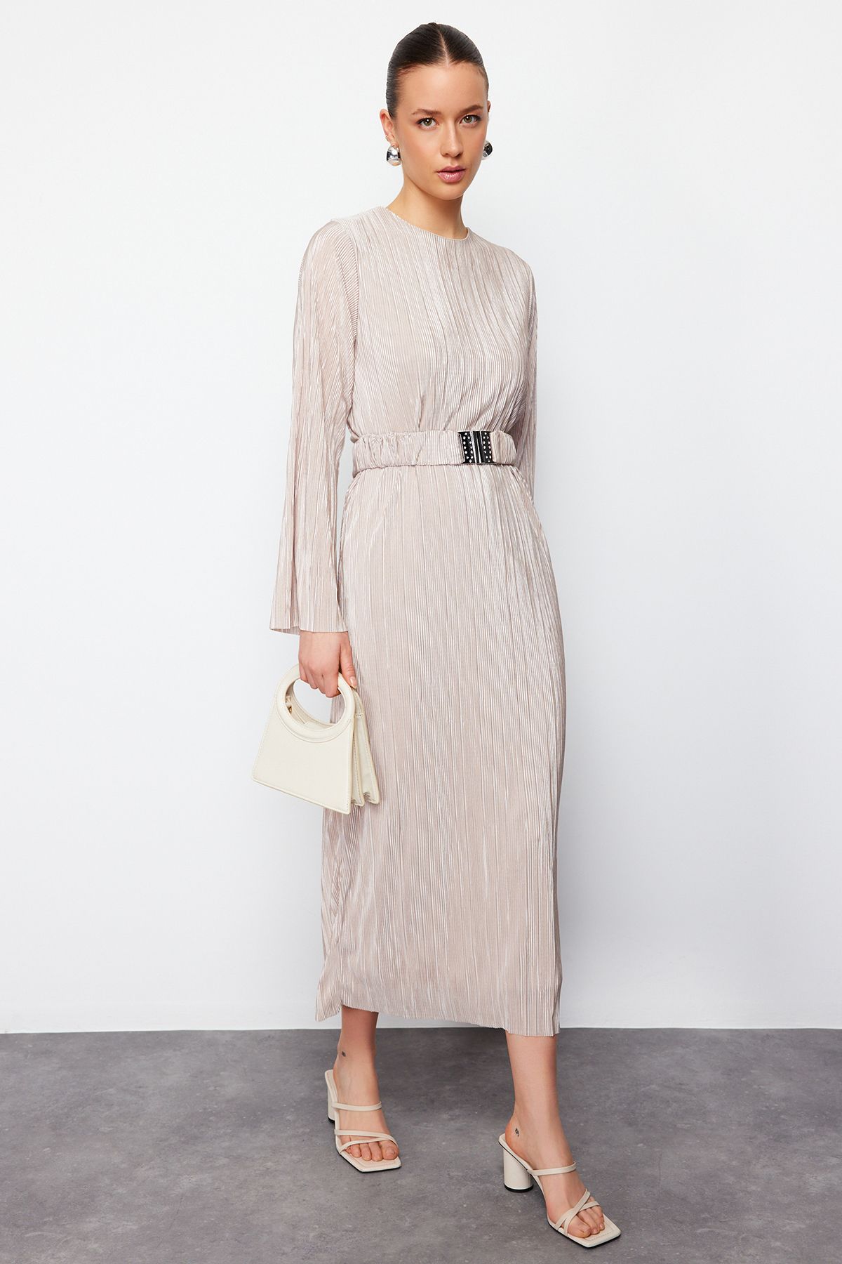 Trendyol Modest Zlaté pletené šaty – pásek a plisované, TCTSS24EB00154