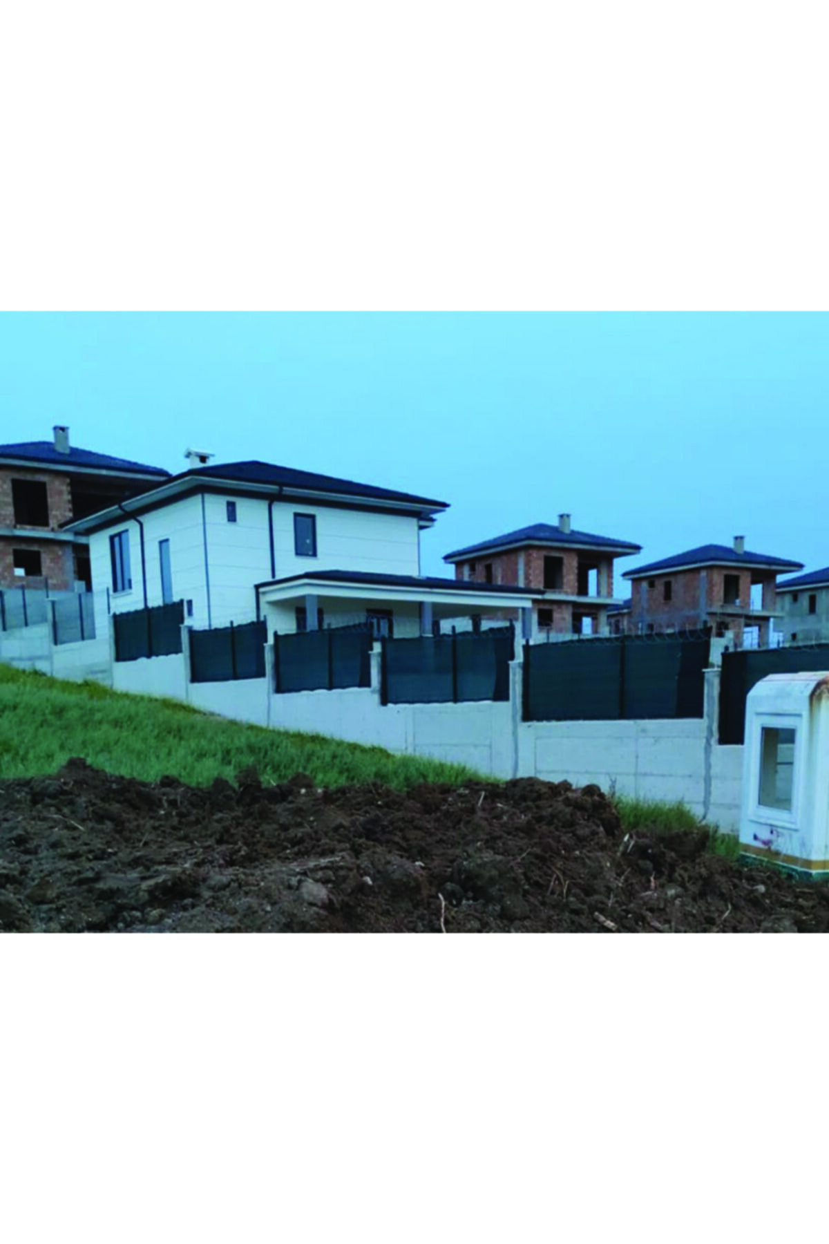 %95'lik 2m x 20m Gölgelik-Bahçe Çit Filesi-Şeritli Halkalı - Koyu Yeşil 5