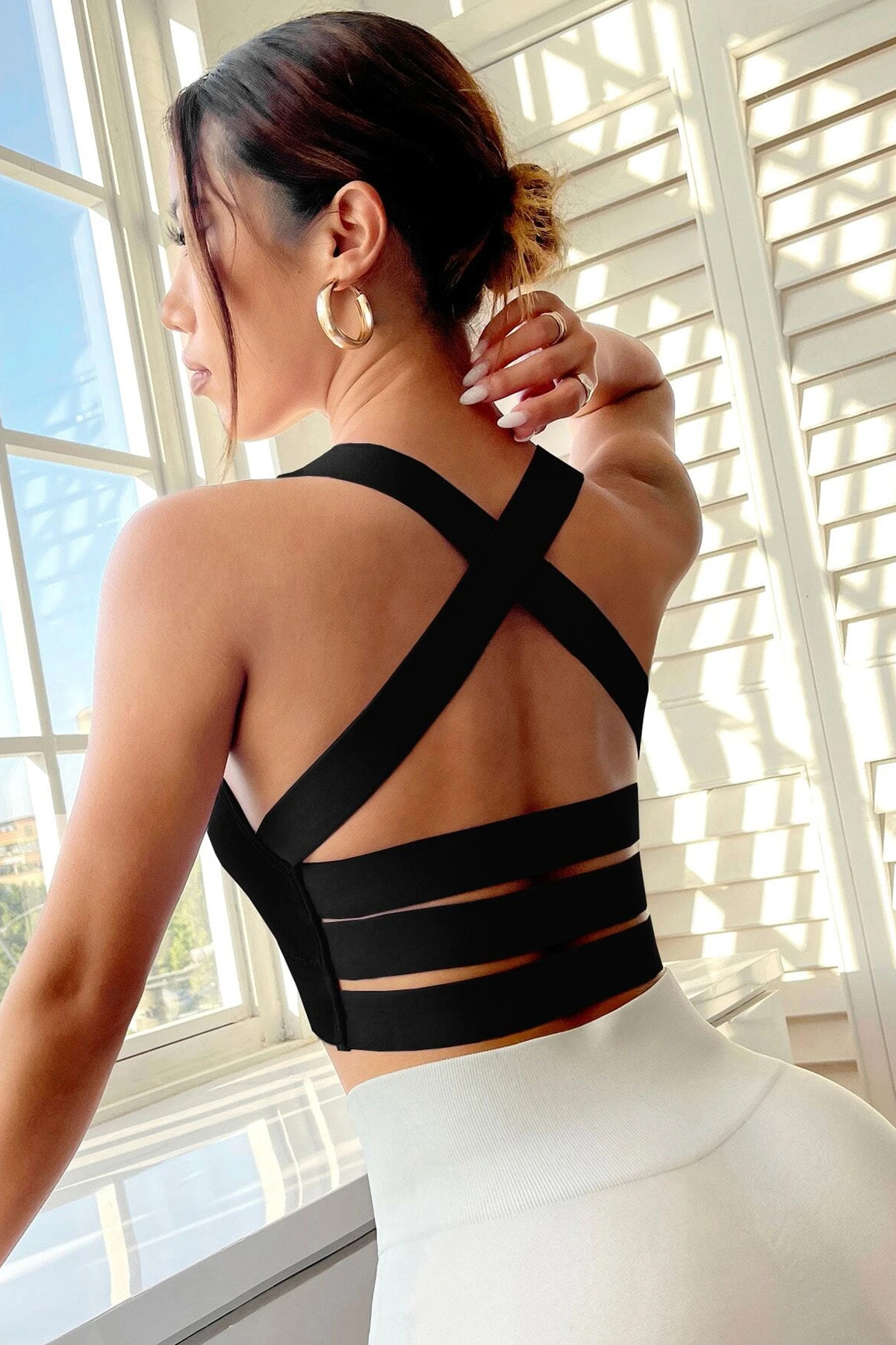 Imoda Kadın Siyah Sırtı Çapraz Lastik Detaylı Crop Top Bluz görsel 3
