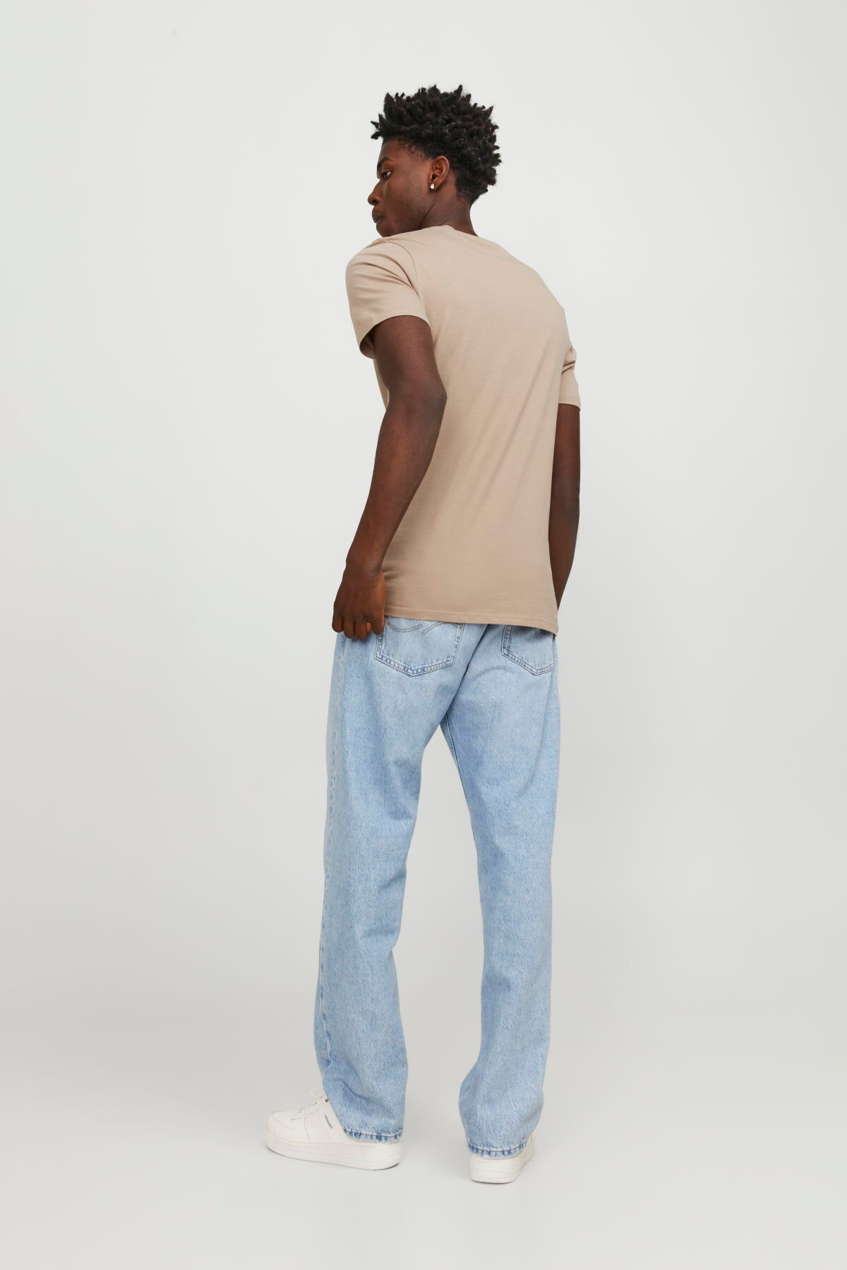 تی شرت جک اند جونز مردانه 100% پنبه خاکستری بیسیک راسته Regular/رگولار    بیسیک Daily/روزانه | Jack & Jones 12156101 - BS TR - تصویر 2