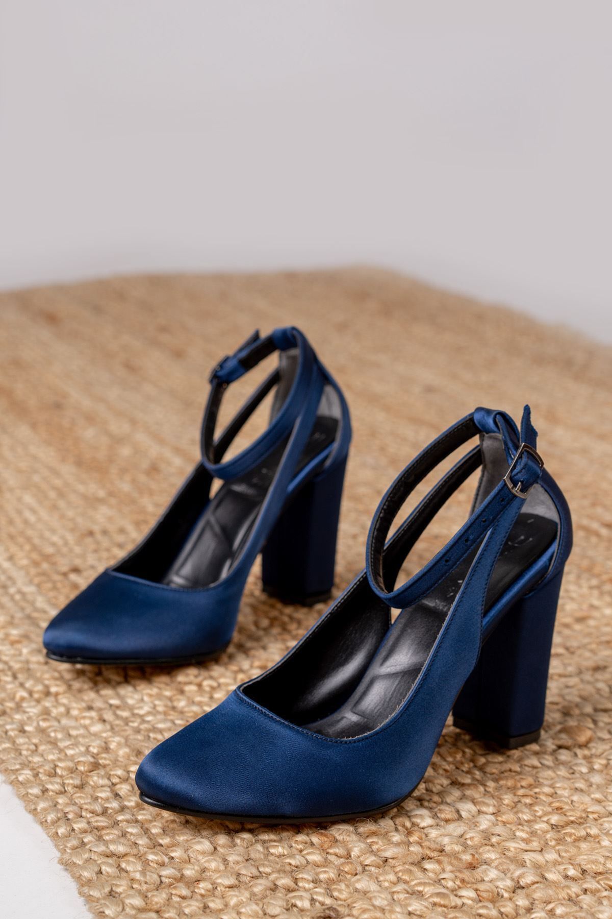 Wide width navy blue heels top